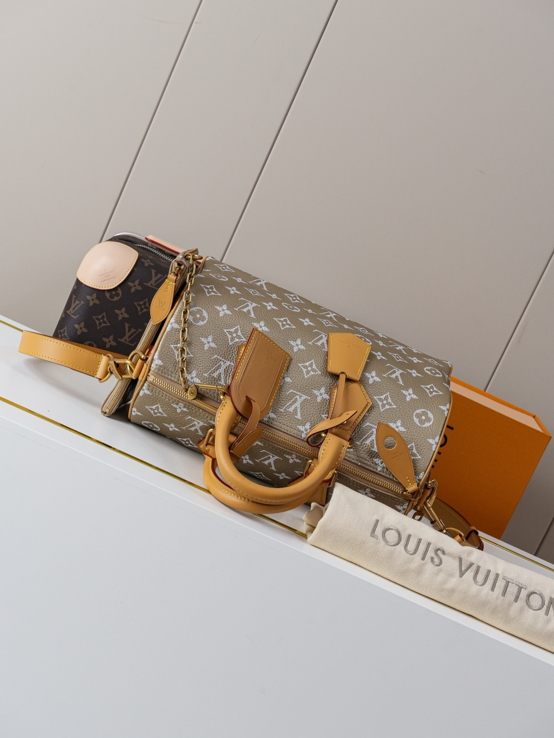 Louis Vuitton Speedy Bandoulière 30 Monogram Handbag - Image 3