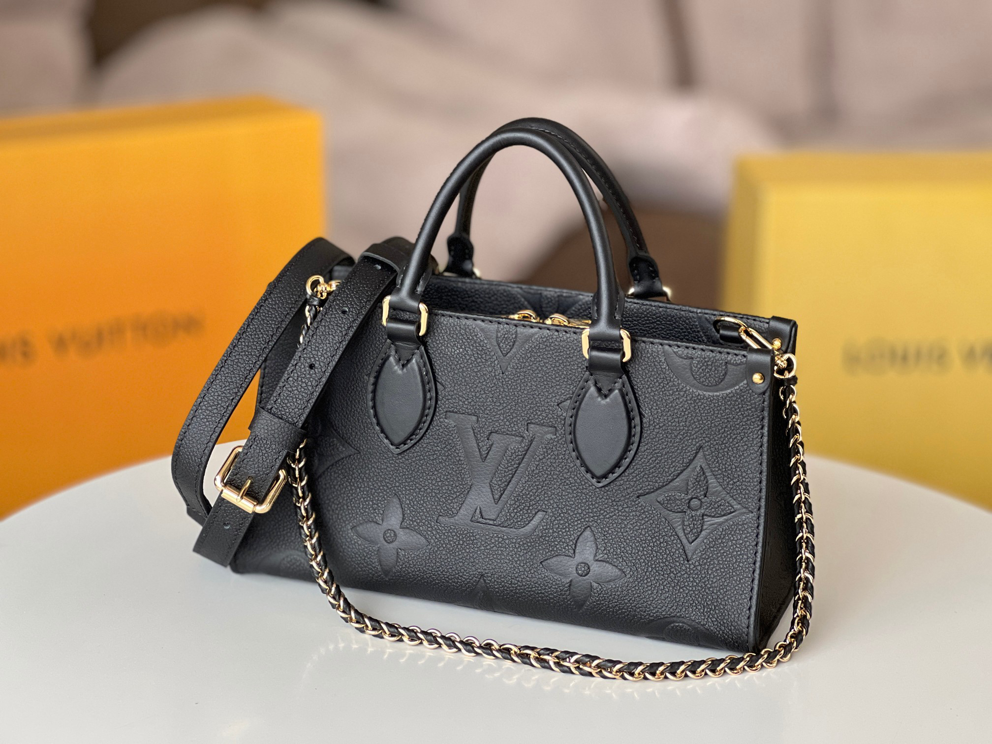 Louis Vuitton OnTheGo East West Tote Bag M23640 Black - Image 3