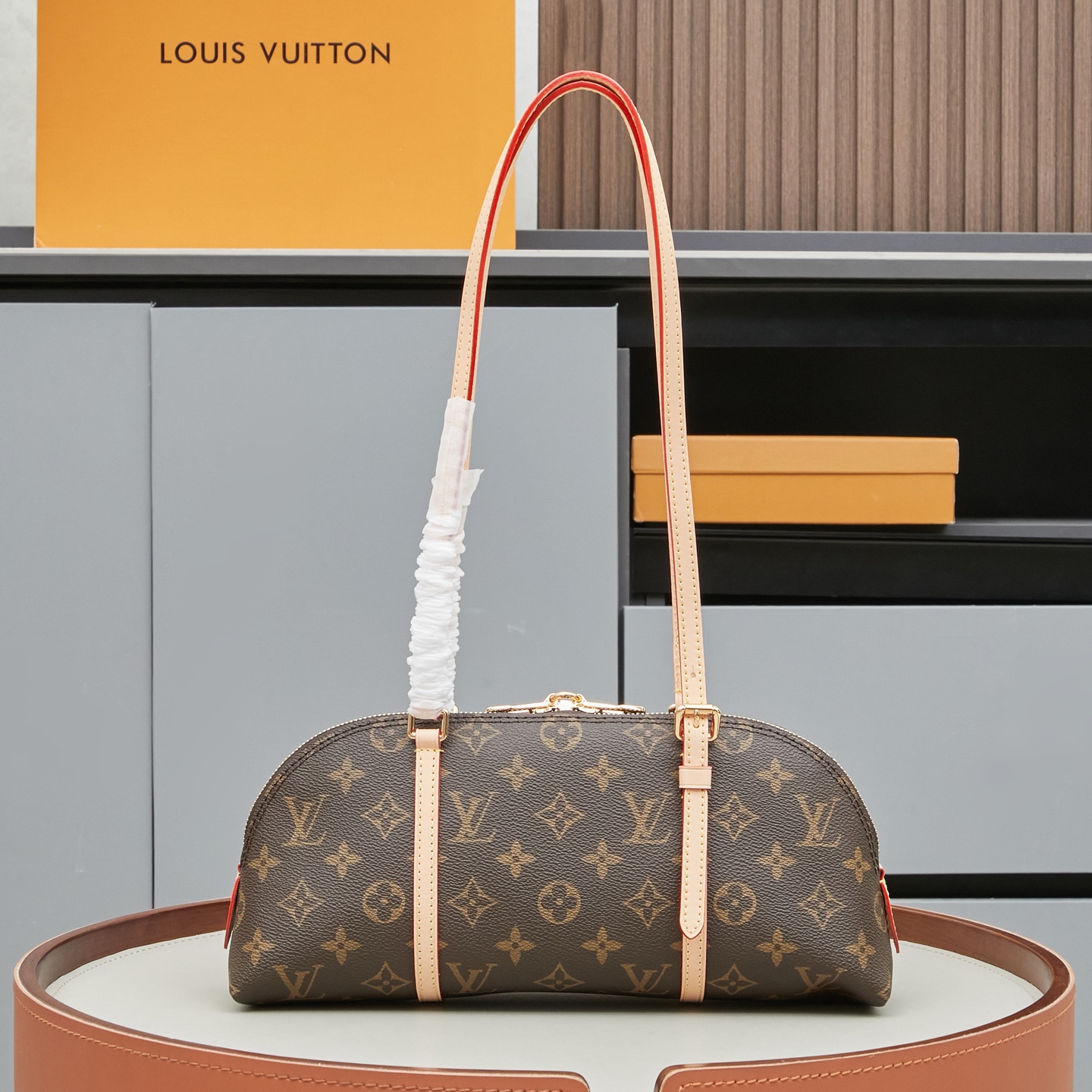 Squire East West Handbag - Image 3