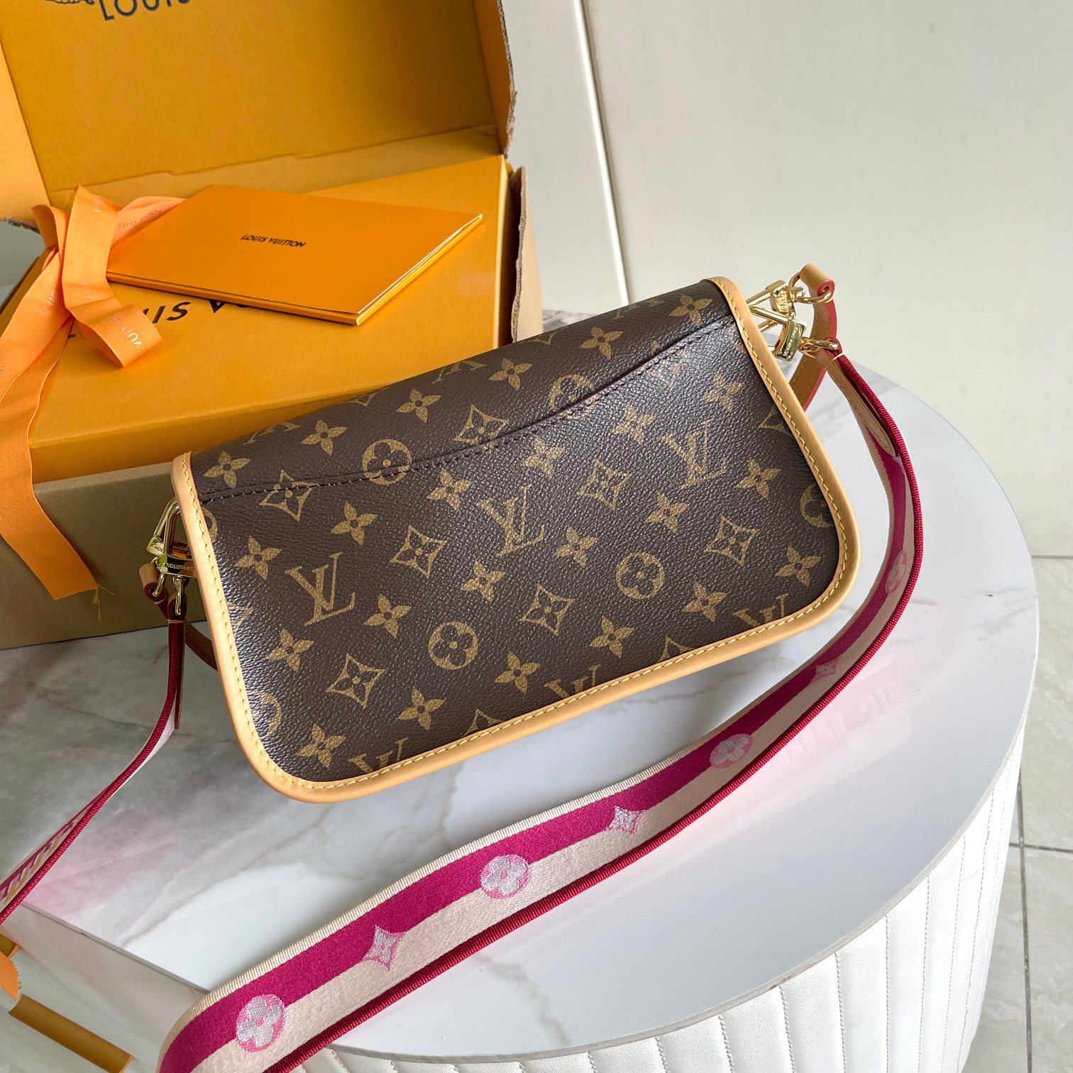 Diane Leather Shoulder Bag M46049 - Rose - Image 3