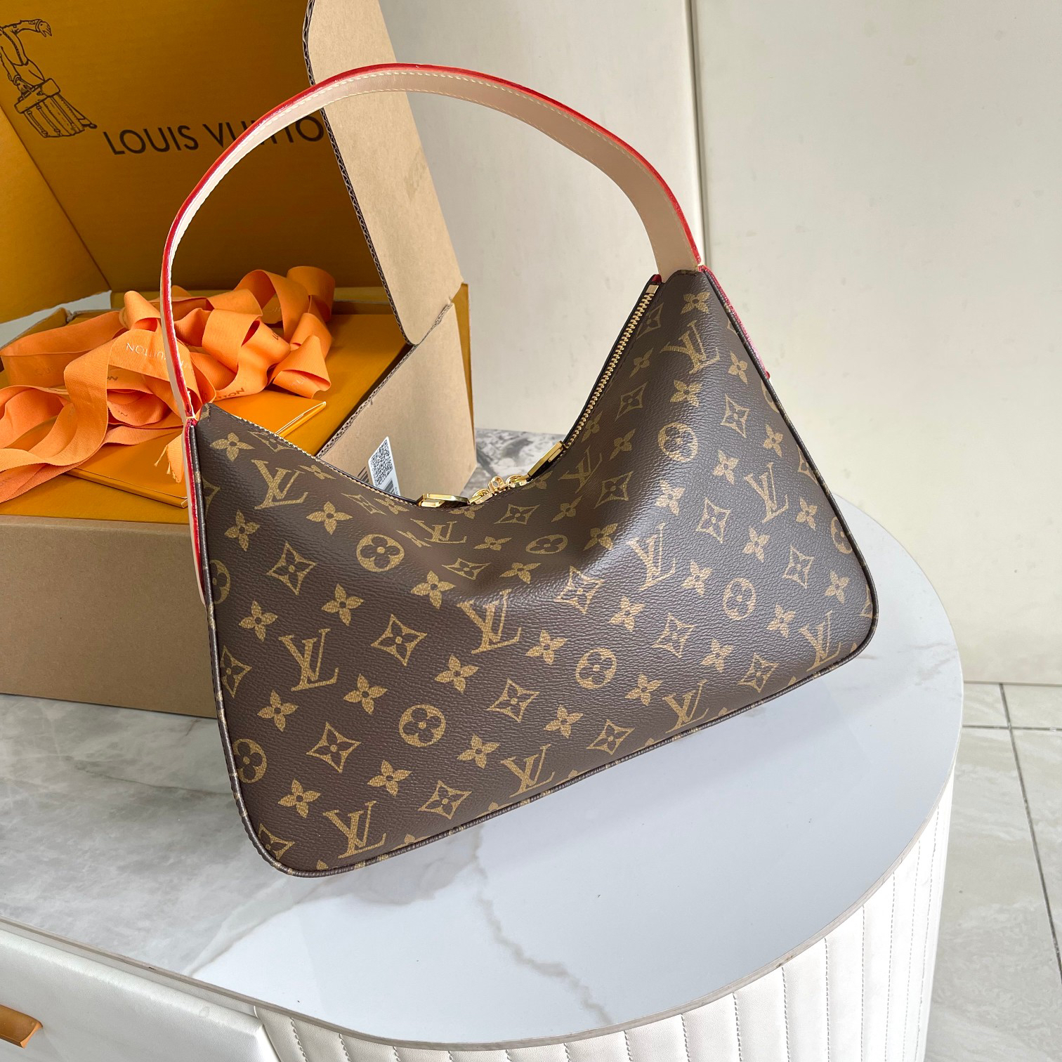 Louis Vuitton Slouchy Small Handbag - Image 3