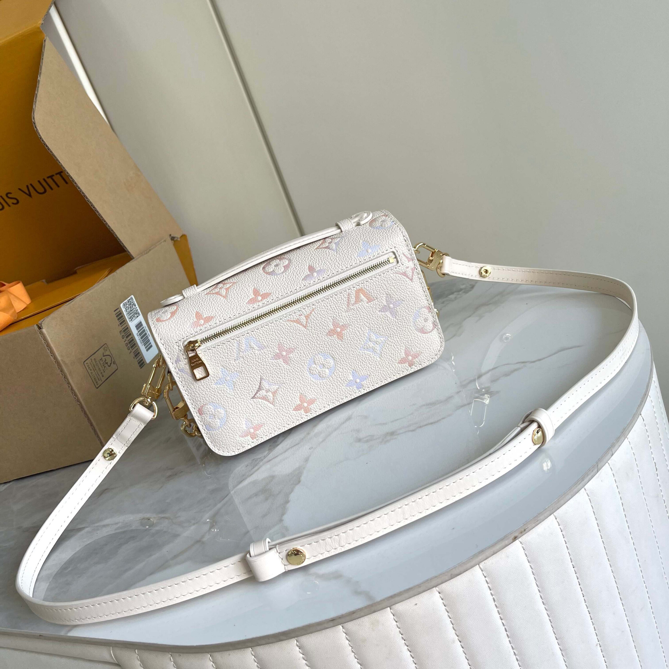 Louis Vuitton Pochette Métis East West Dream Monogram Crossbody Bag - Image 3