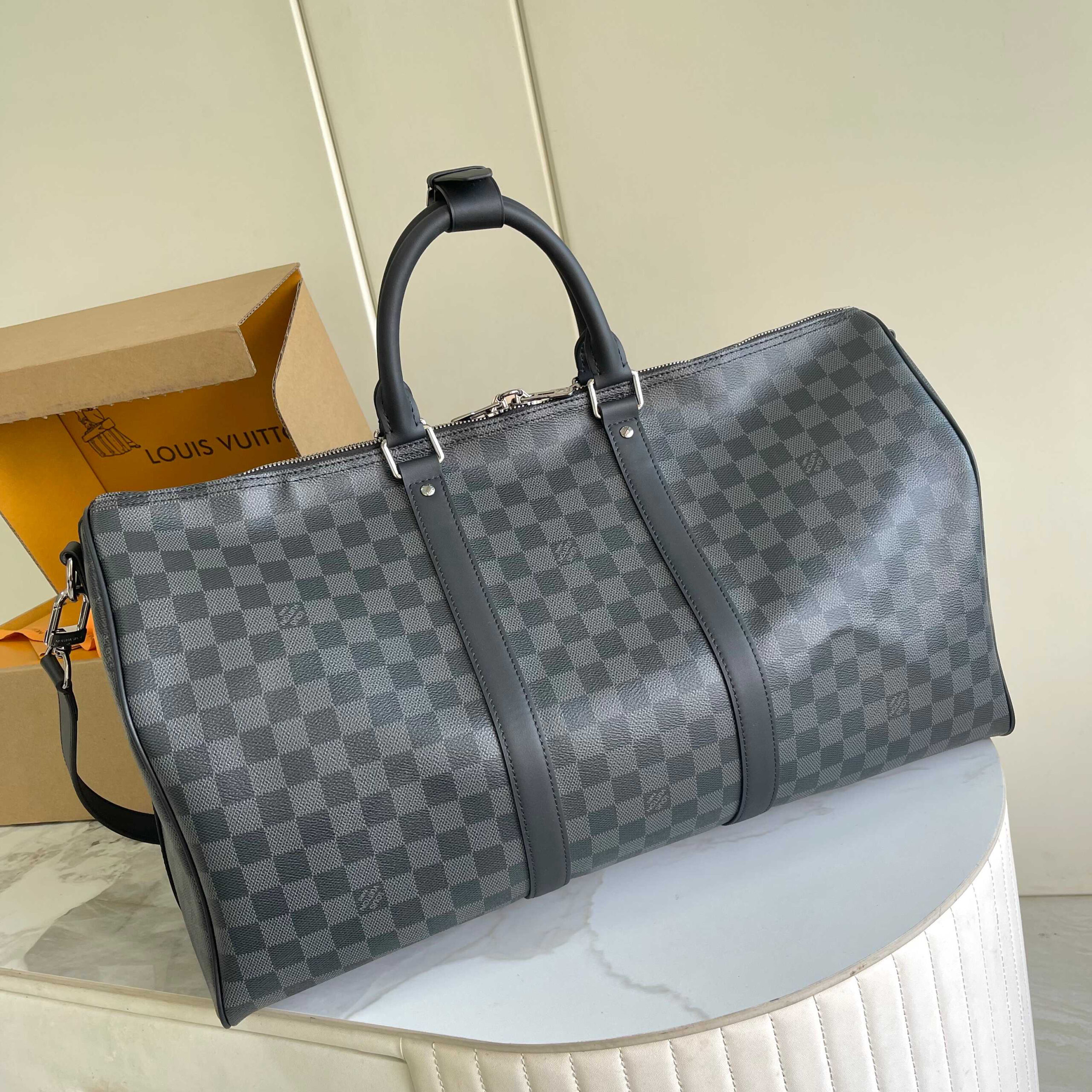 Louis Vuitton Keepall Bandoulière 50 Travel Bag in Monogram Eclipse Canvas - Image 3