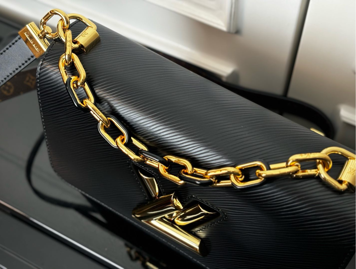 Louis Vuitton Twist MM Epi Leather Shoulder Bag - Black - Image 3