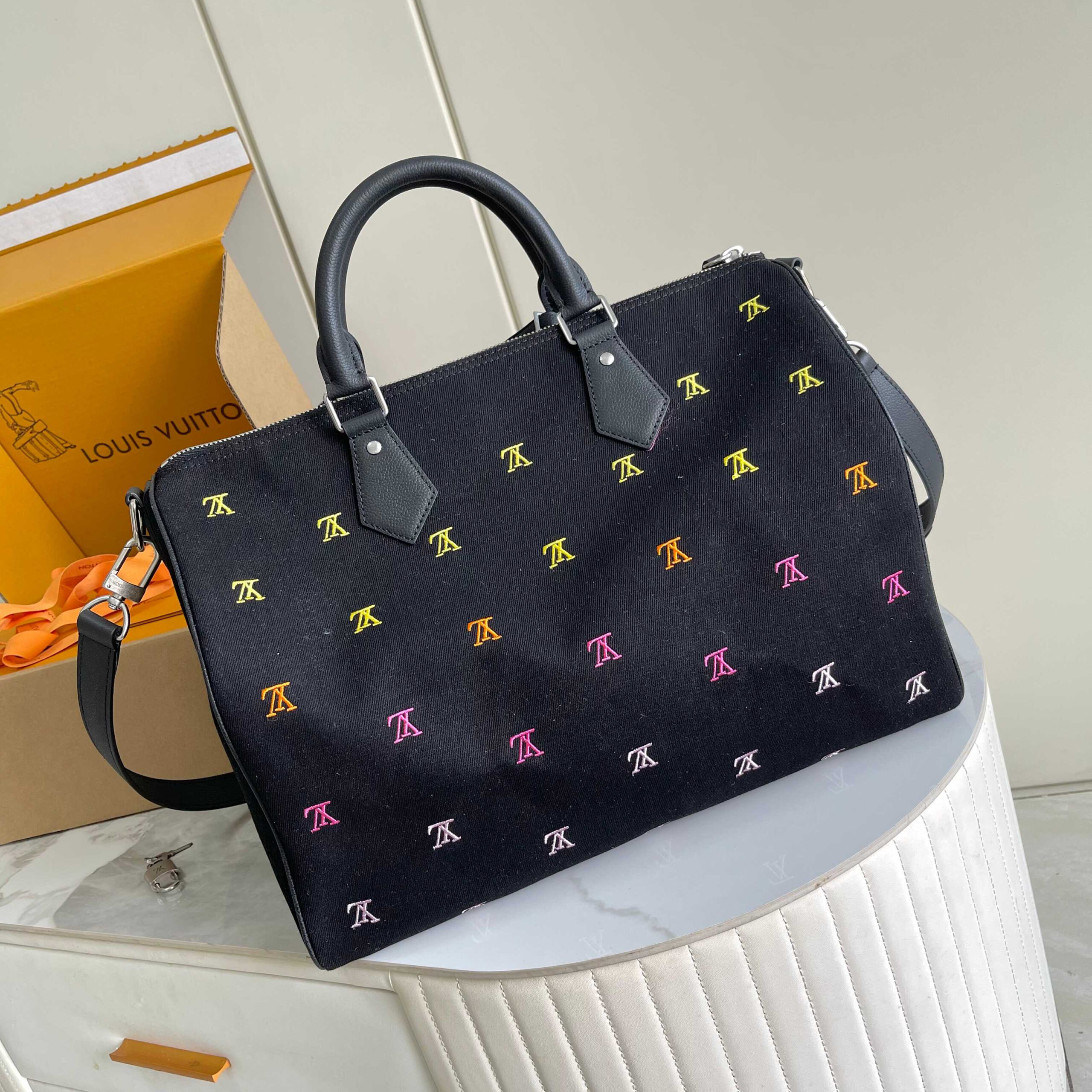 Louis Vuitton Speedy 40 Bandoulière Blason Denim Bag - Image 3