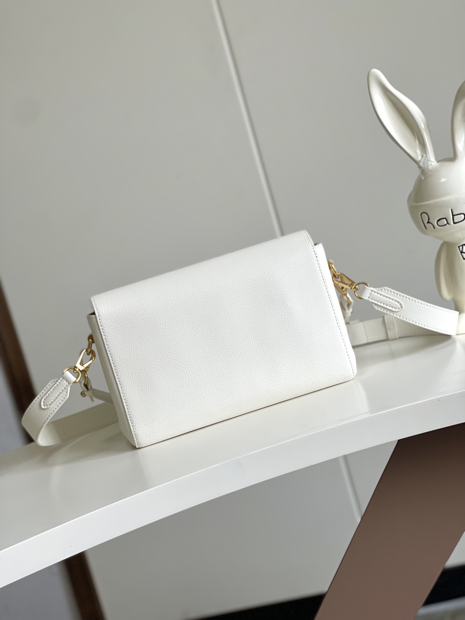 Louis Vuitton Soft Twist Leather Shoulder Bag M24639 - Image 3