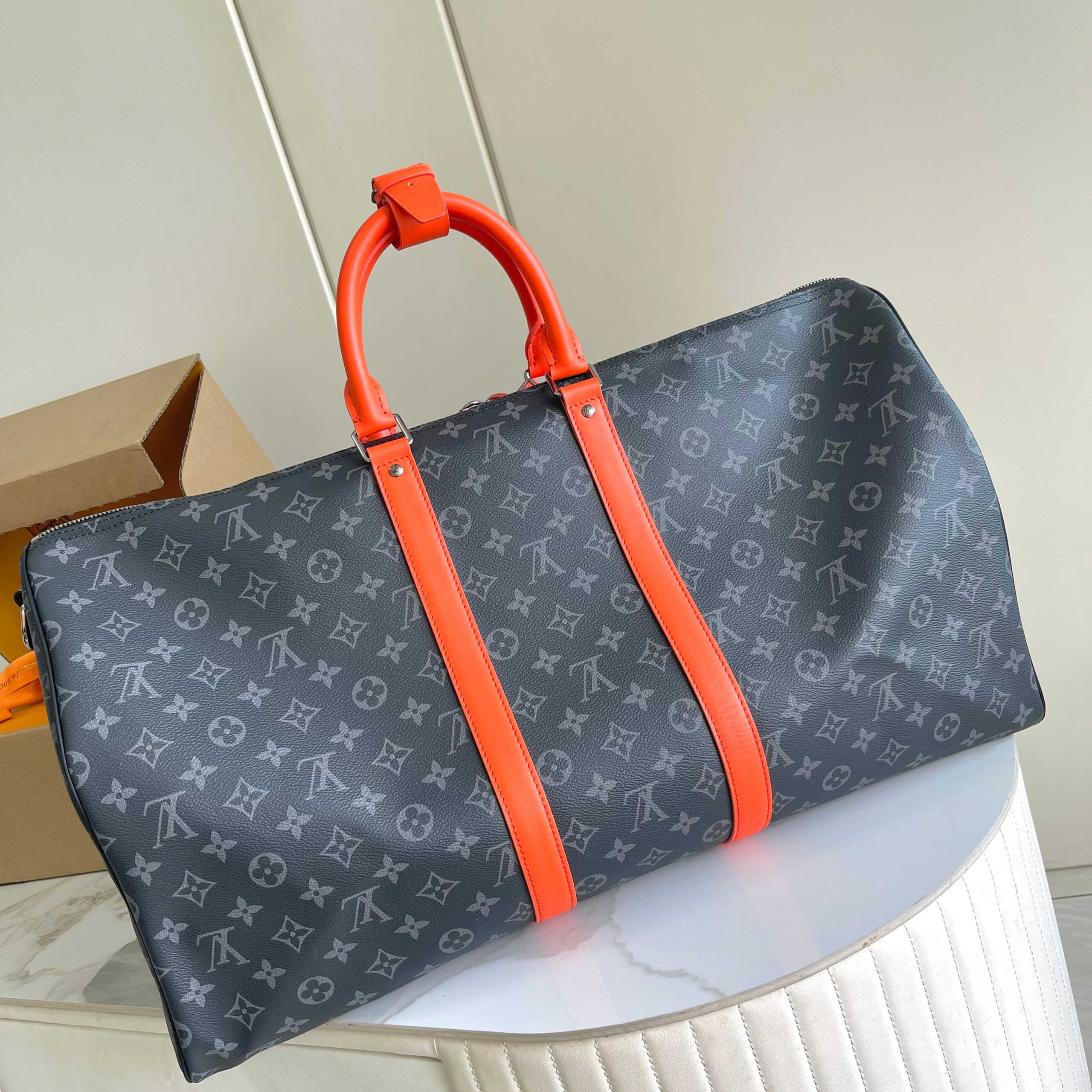 Louis Vuitton Keepall Bandoulière 55 Travel Bag in Monogram Eclipse Canvas - Image 3