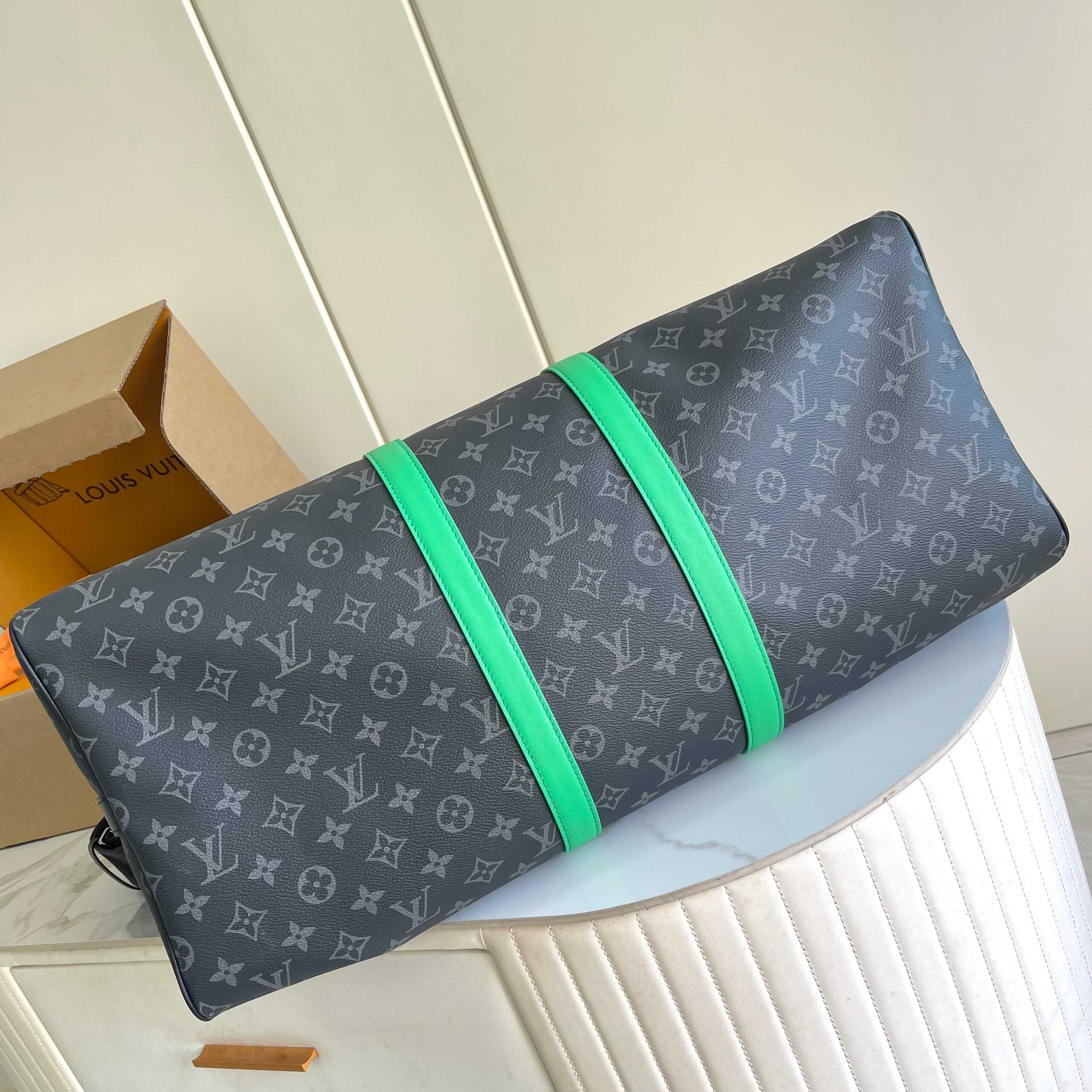 Louis Vuitton Keepall Bandoulière 55 Travel Bag in Monogram Eclipse Canvas - Image 3