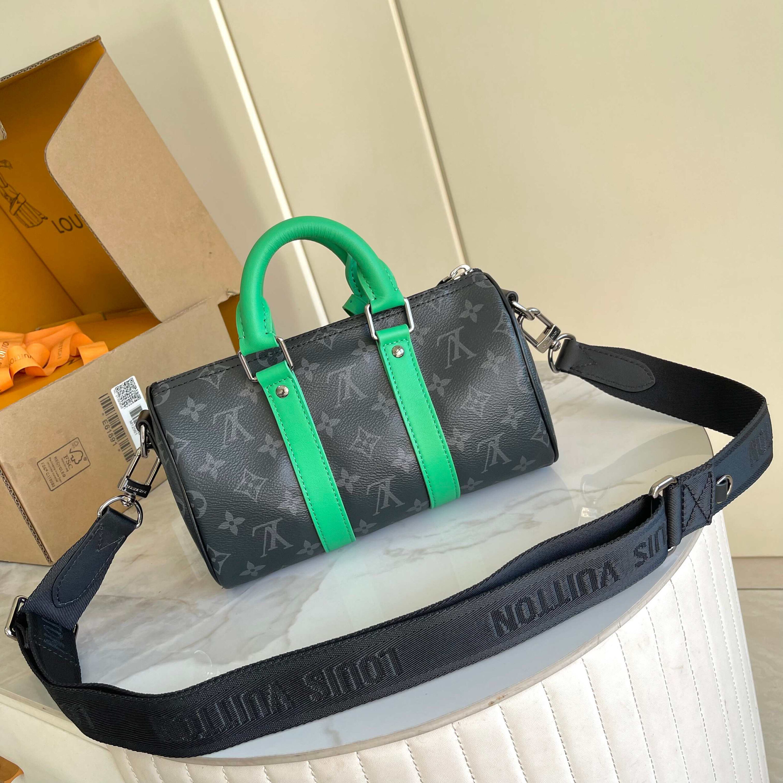 Louis Vuitton Keepall Bandoulière 25 Travel Bag in Monogram Eclipse Canvas - Image 3