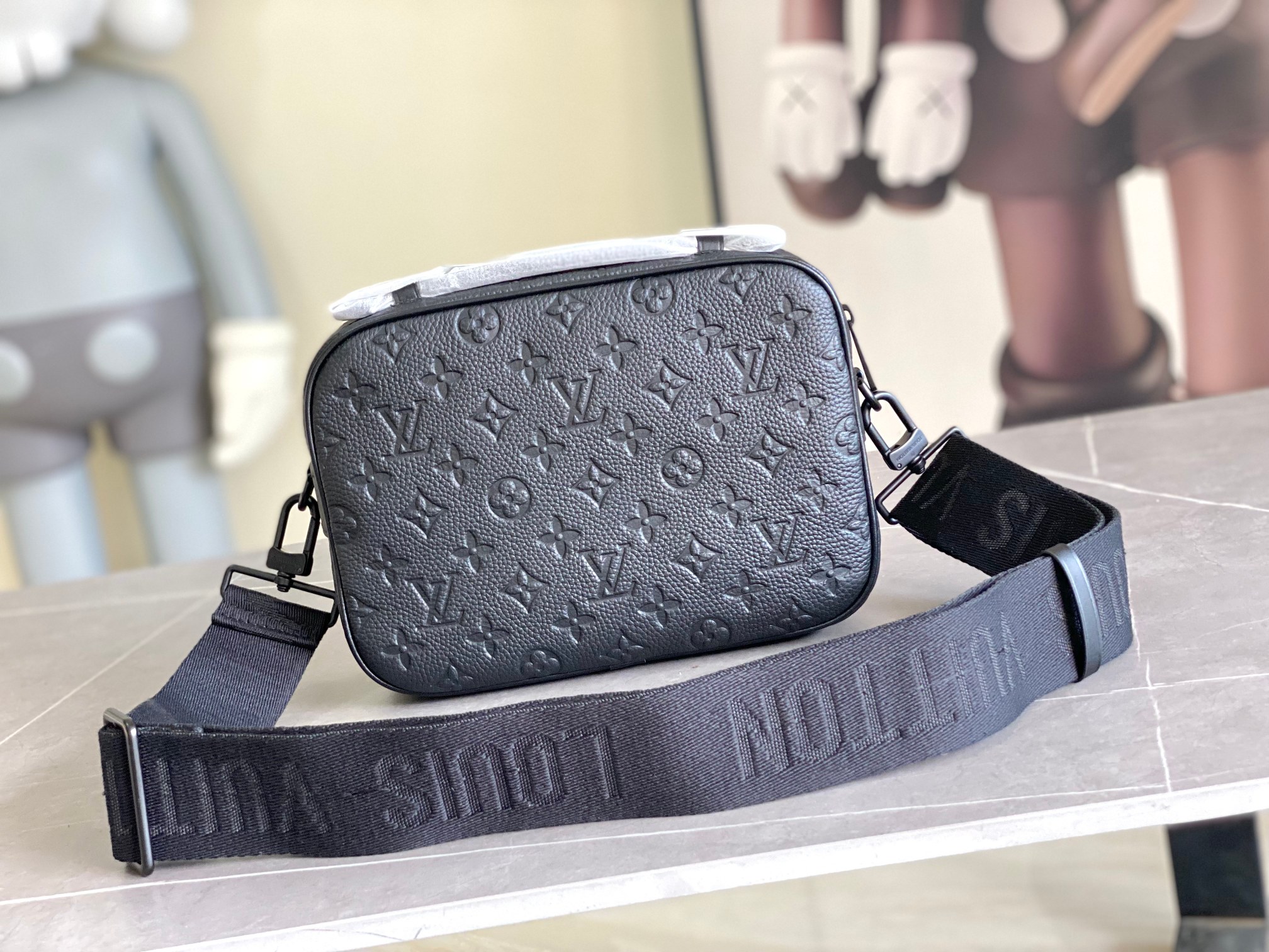Louis Vuitton S Lock Messenger Bag M58489 in Black - Image 3