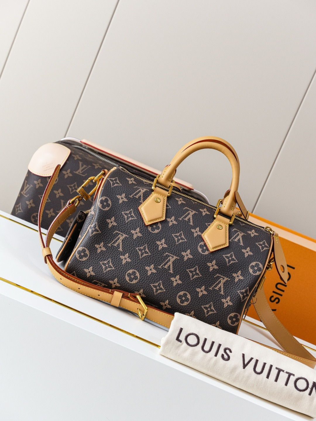 Speedy Bandoulière 25 Monogram Leather Handbag - Image 3