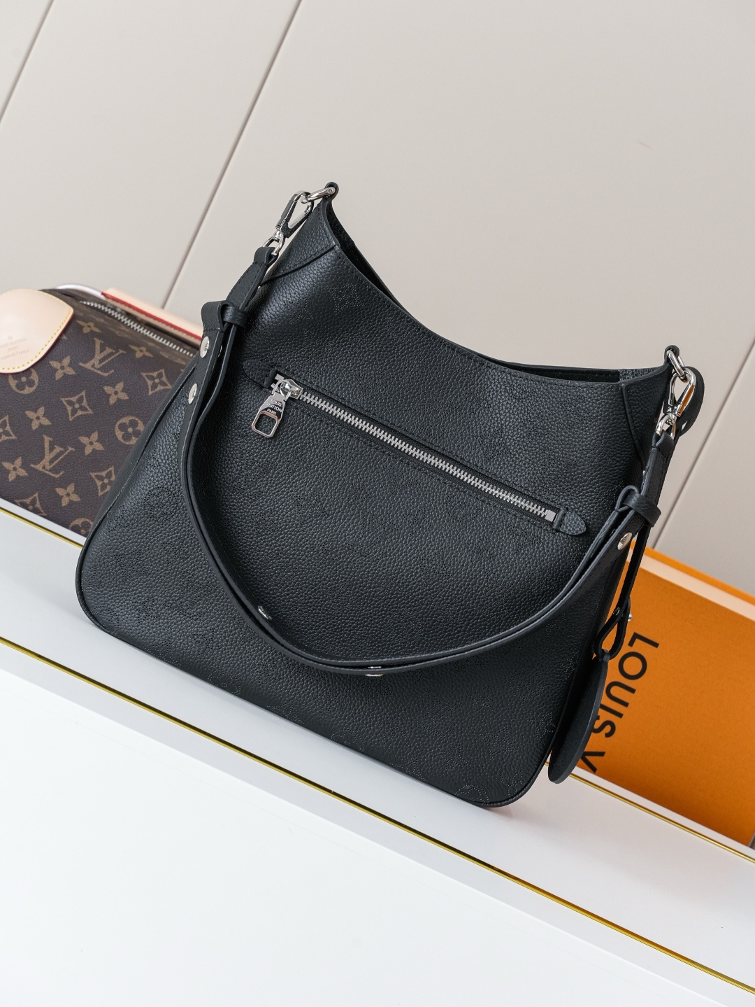 Louis Vuitton All Around Medium Shoulder Bag M14618 - Image 3