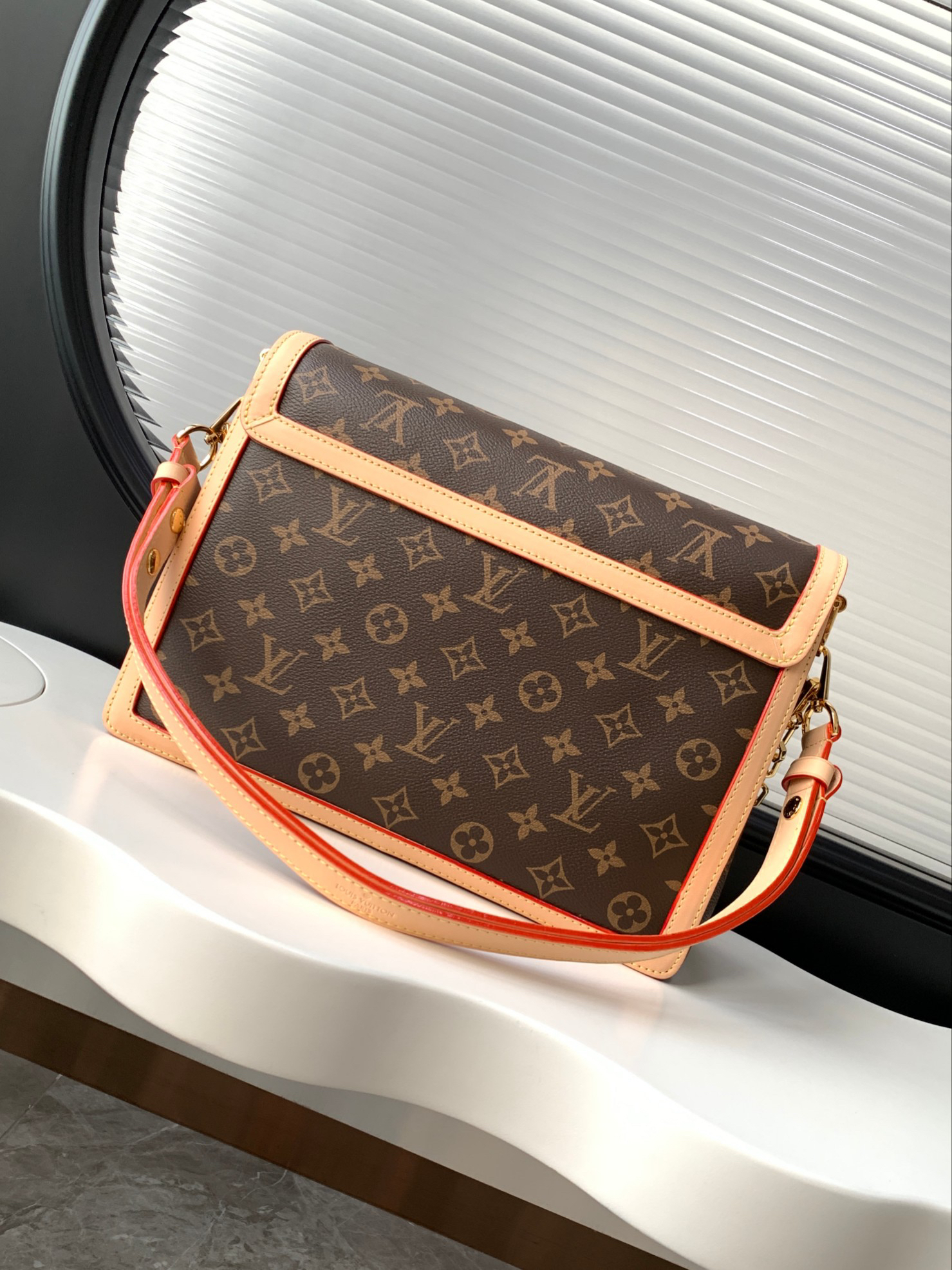 Louis Vuitton Dauphine Soft Large Handbag M47149 - Image 3
