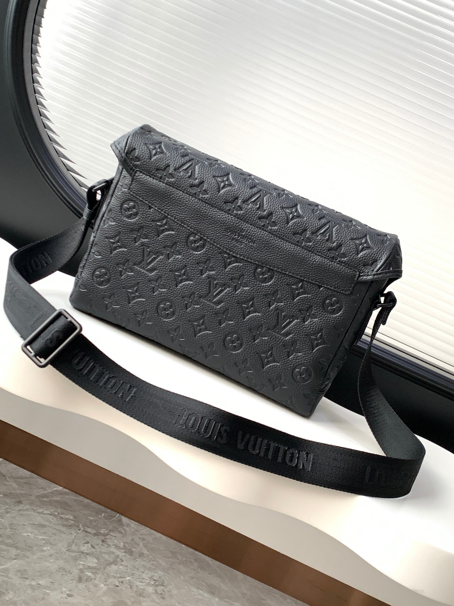 Louis Vuitton Voyager Messenger Bag M25121 in Monogram Shadow Leather - Image 3