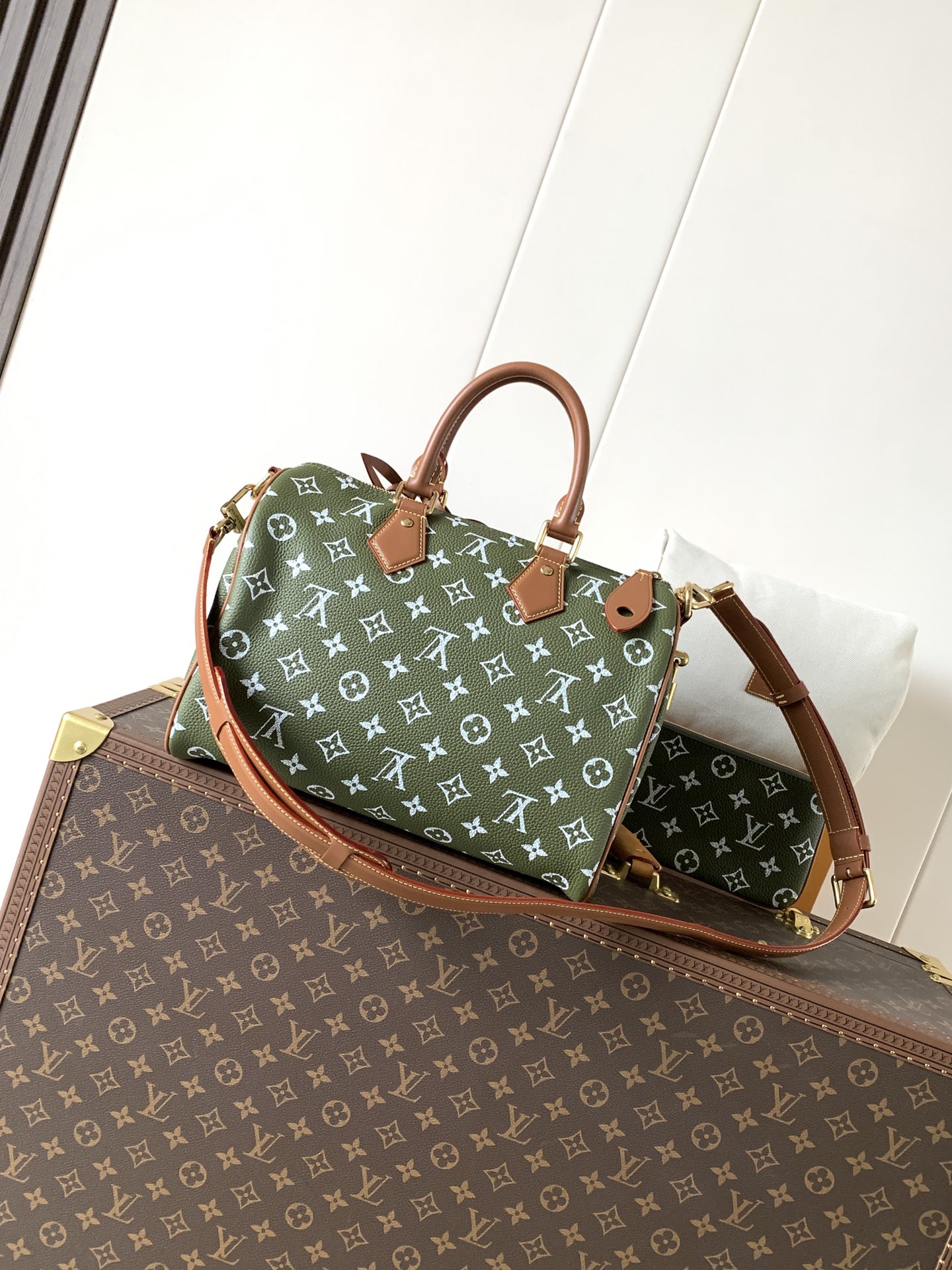 Louis Vuitton Speedy P9 Bandoulière 30 Monogram Leather Handbag - Image 3