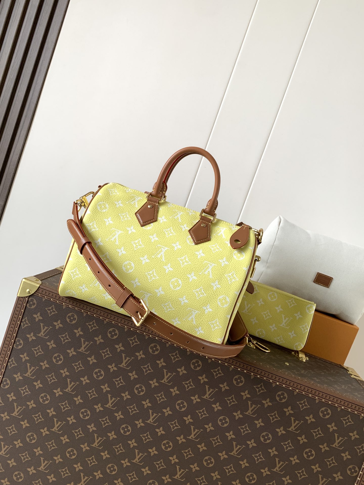 Louis Vuitton Speedy P9 Bandoulière 30 Monogram Leather Handbag - Image 3
