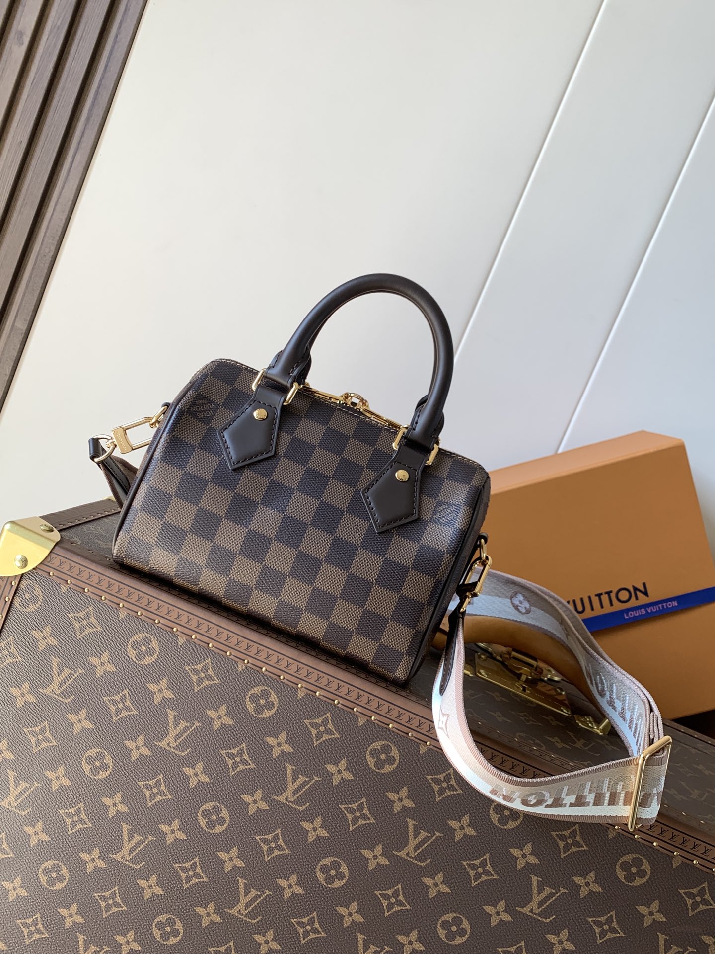 Louis Vuitton Speedy Bandoulière 20 Monogram Crossbody Bag - Image 3