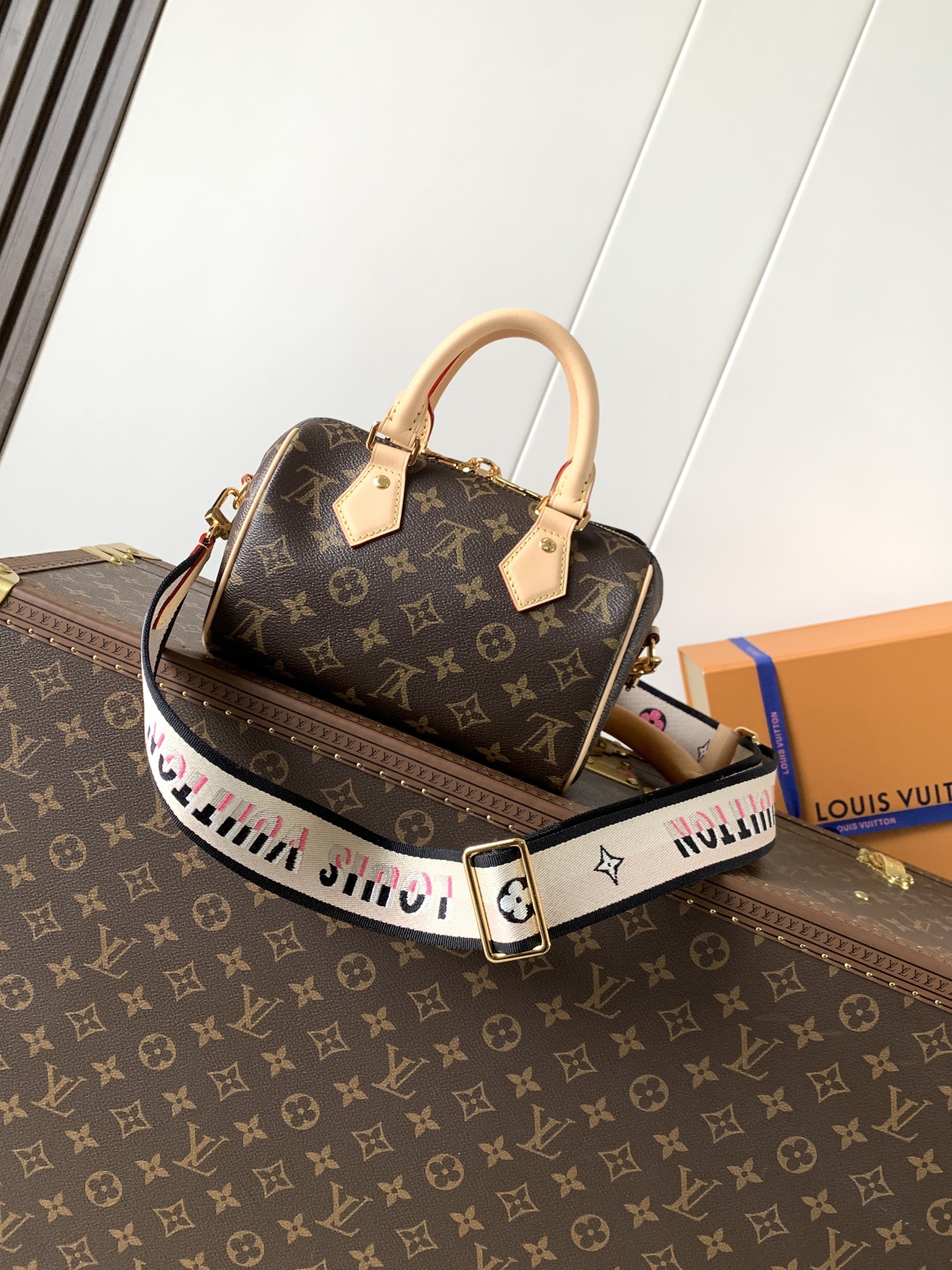 Louis Vuitton Speedy Bandoulière 20 Monogram Crossbody Bag - Image 3