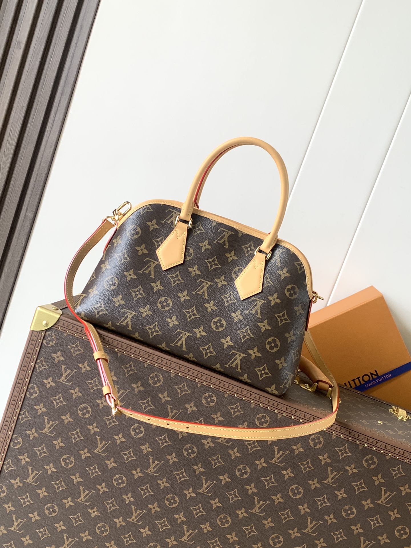Louis Vuitton Ever More PM Monogram Canvas Handbag - Image 3