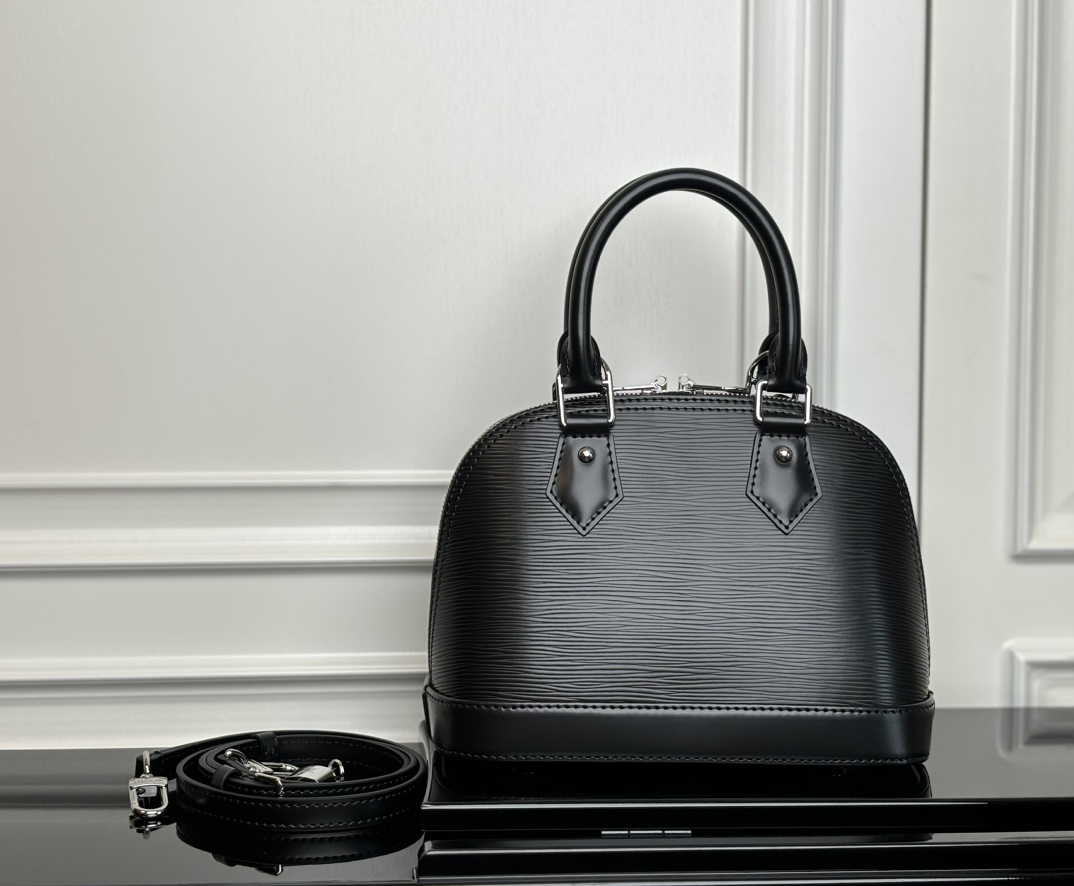 Louis Vuitton Alma BB Epi Leather Crossbody Bag - Image 3