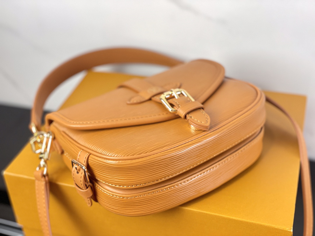 Louis Vuitton Saumur BB Shoulder Bag in Caramel Epi Leather - Image 3