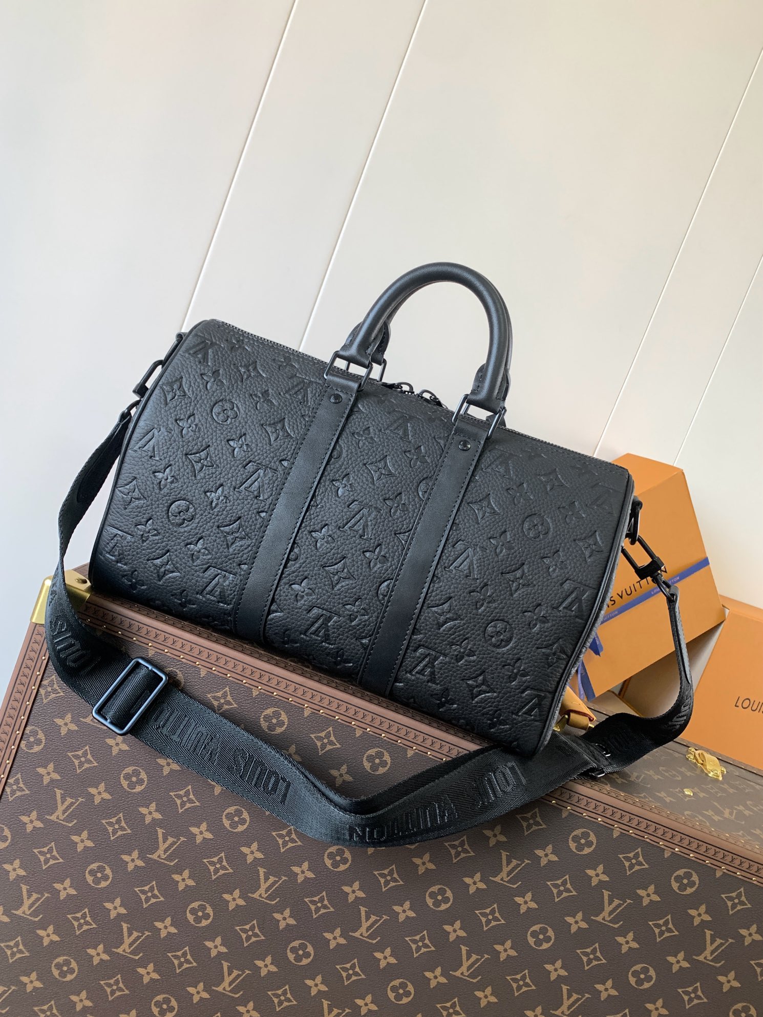 Louis Vuitton Keepall Bandoulière 35 Monogram Eclipse Travel Bag - Image 3