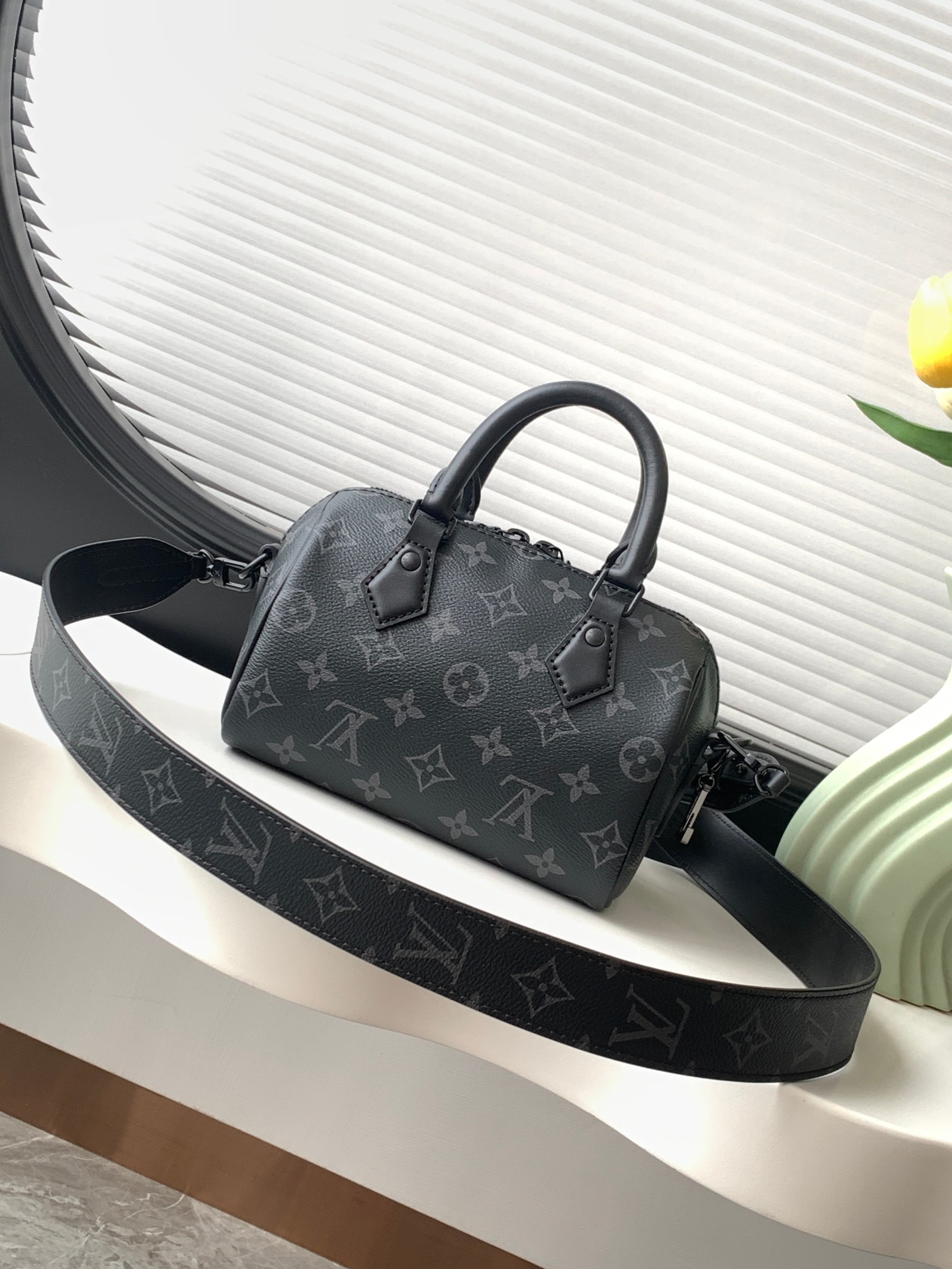 Women's Full-Grain Leather Crossbody Bag - Image 3
