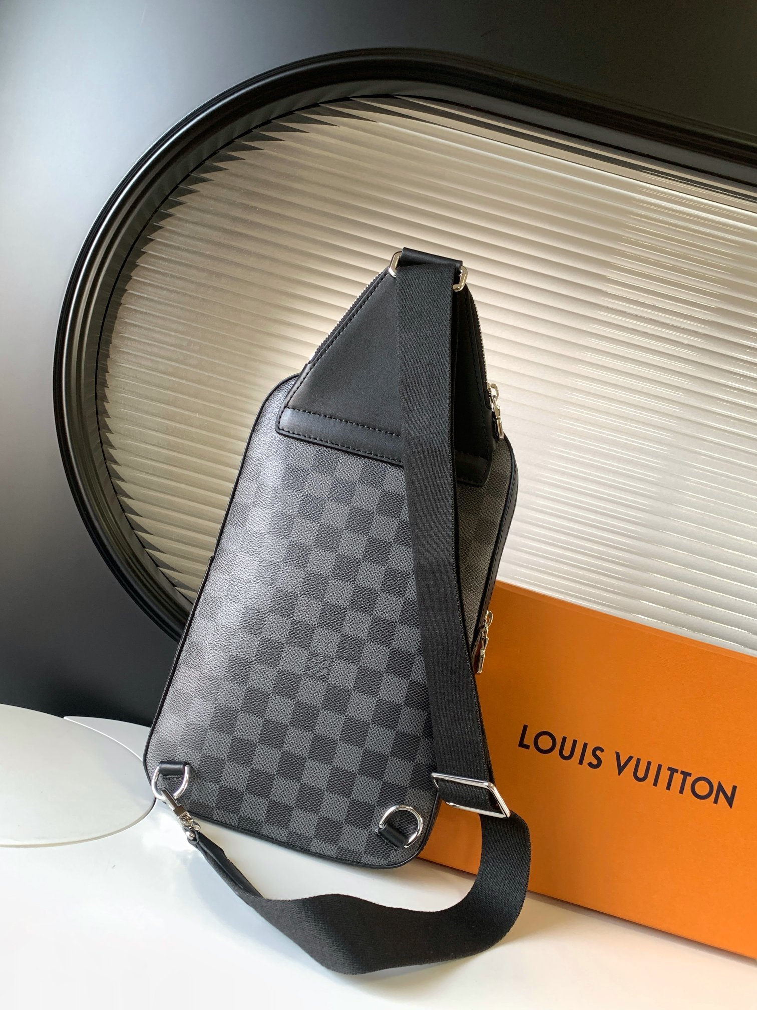 Louis Vuitton Avenue Shoulder Bag in Damier Graphite Canvas - Image 3