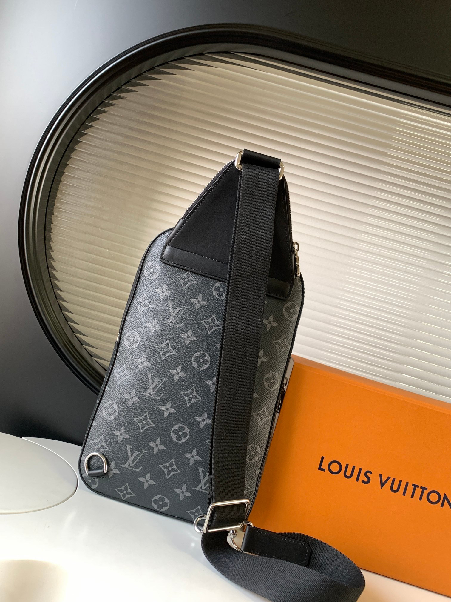 Louis Vuitton Avenue Shoulder Bag in Damier Graphite - Image 3