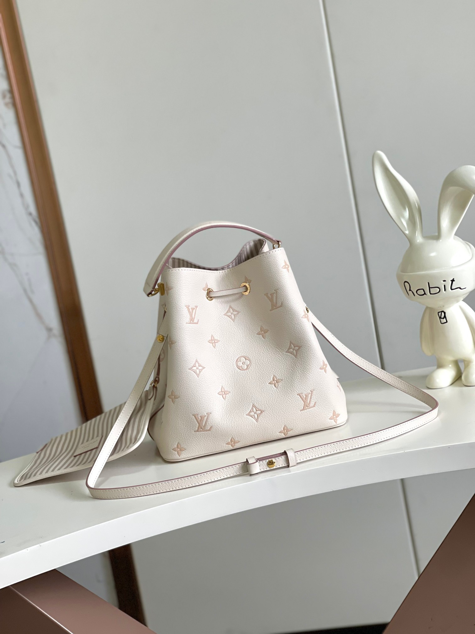 Louis Vuitton NeoNoe Medium Shoulder Bag in Monogram Empreinte Leather - Image 3