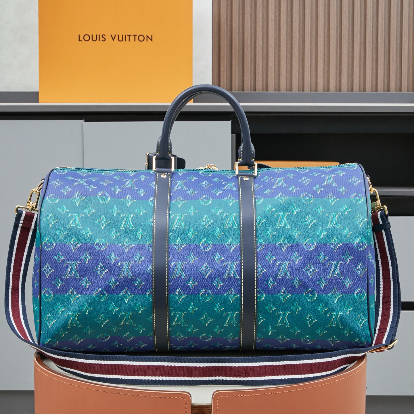 Louis Vuitton Keell Bandoulière 50 Travel Bag in Blue-Green Monogram Canvas - Image 3