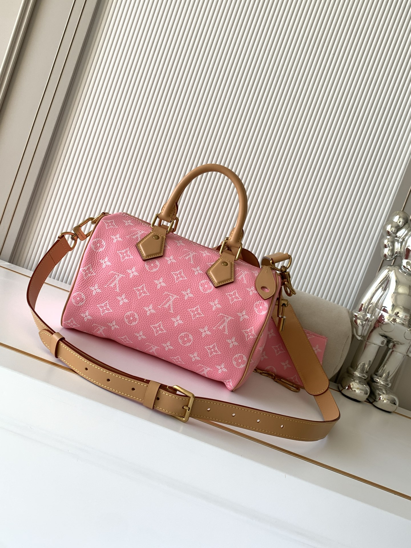 Louis Vuitton Speedy Bandoulière 25 Leather Crossbody Bag - Image 3