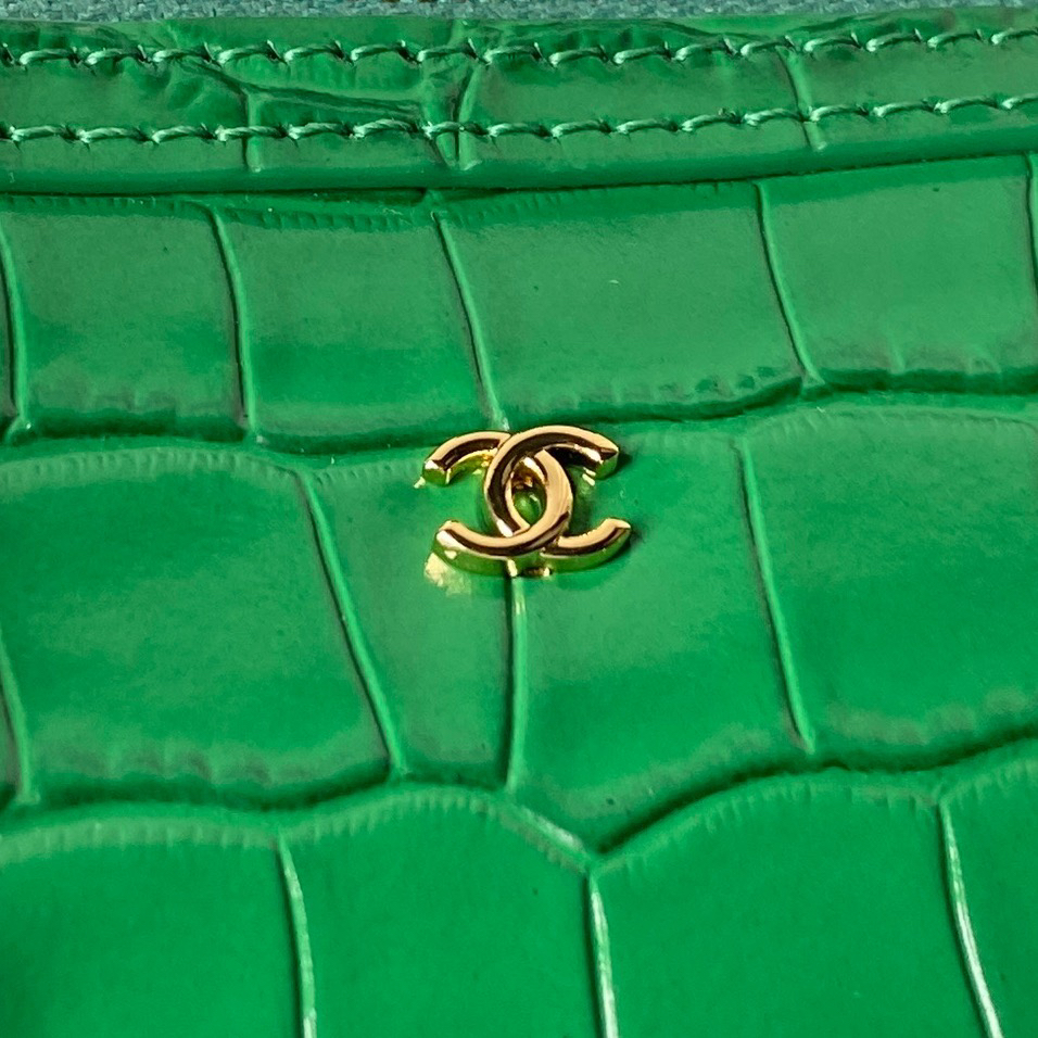 Chanel 26A Crocodile-Pattern Cylindrical Crossbody Bag - Image 3