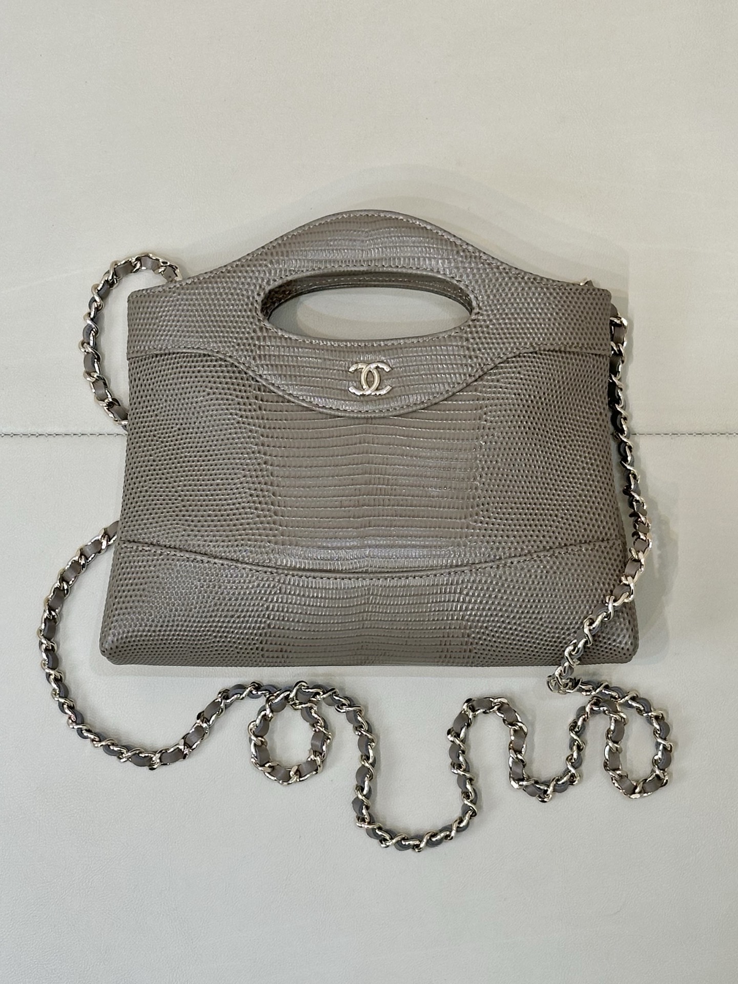 Chanel 31 Bag Nano in Embossed Calfskin - Image 3