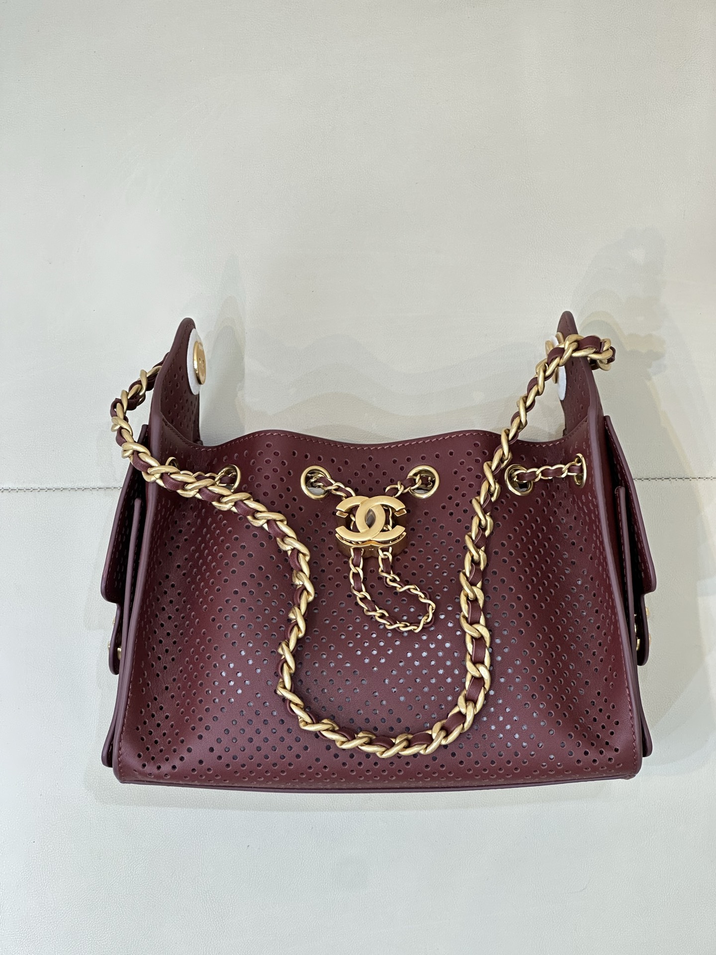 Chanel 25 Leather Drawstring Bucket Handbag - Image 3