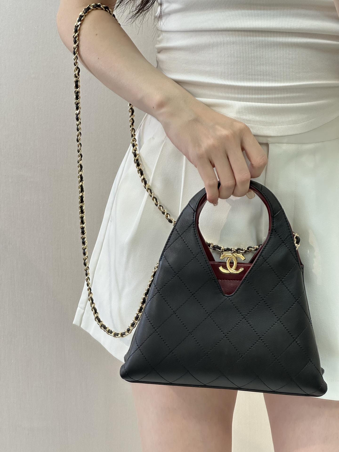 Chanel 26A Black Leather Triangular Hobo Shoulder Bag - Image 3