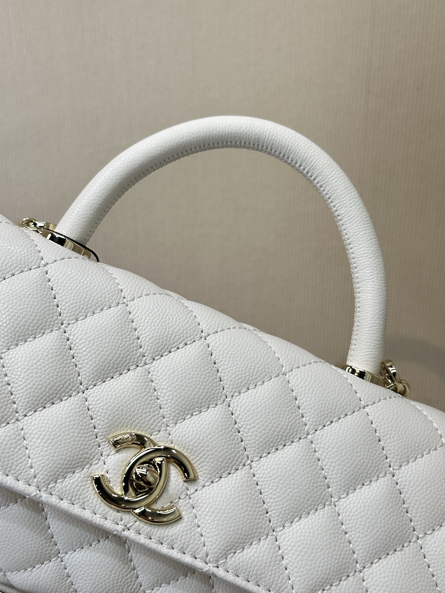 Chanel Coco Handle Leather Handbag, 30 cm - Image 3