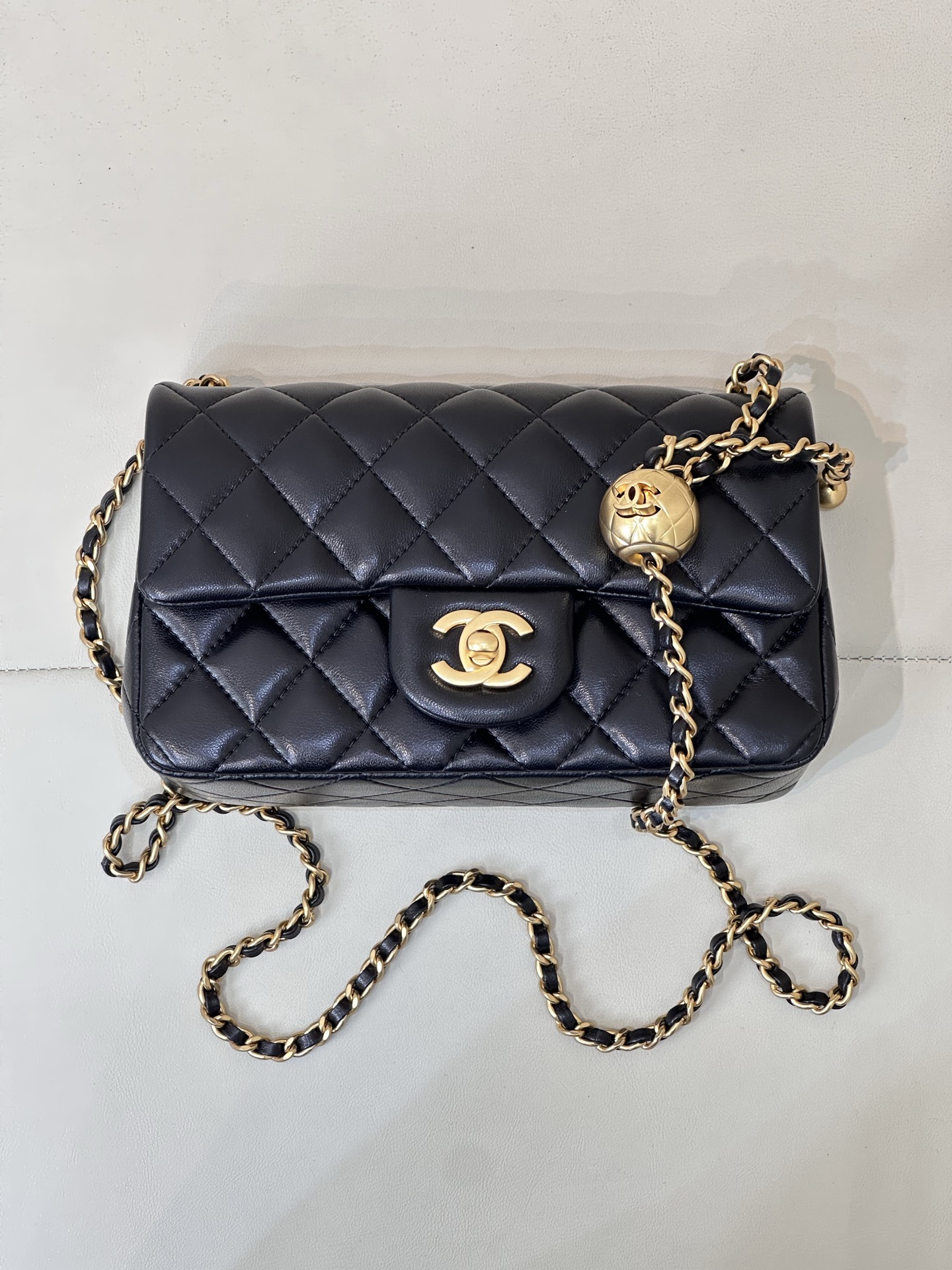 Chanel Quilted Gold Ball Chain Crossbody Bag - Image 3