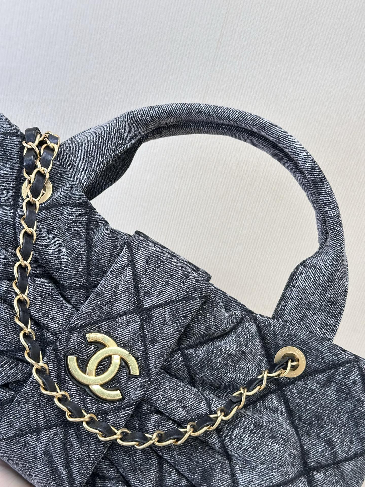 Chanel Medium Bow Handbag in Washed Denim Canvas - Image 3