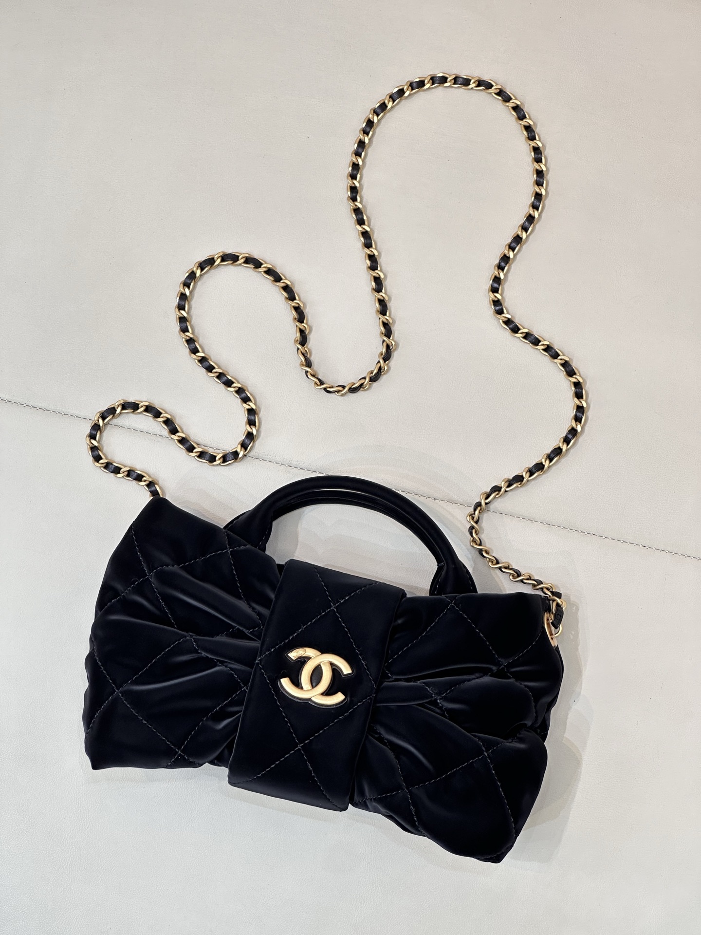 Chanel Butterfly Bow Lambskin Handbag - Image 3