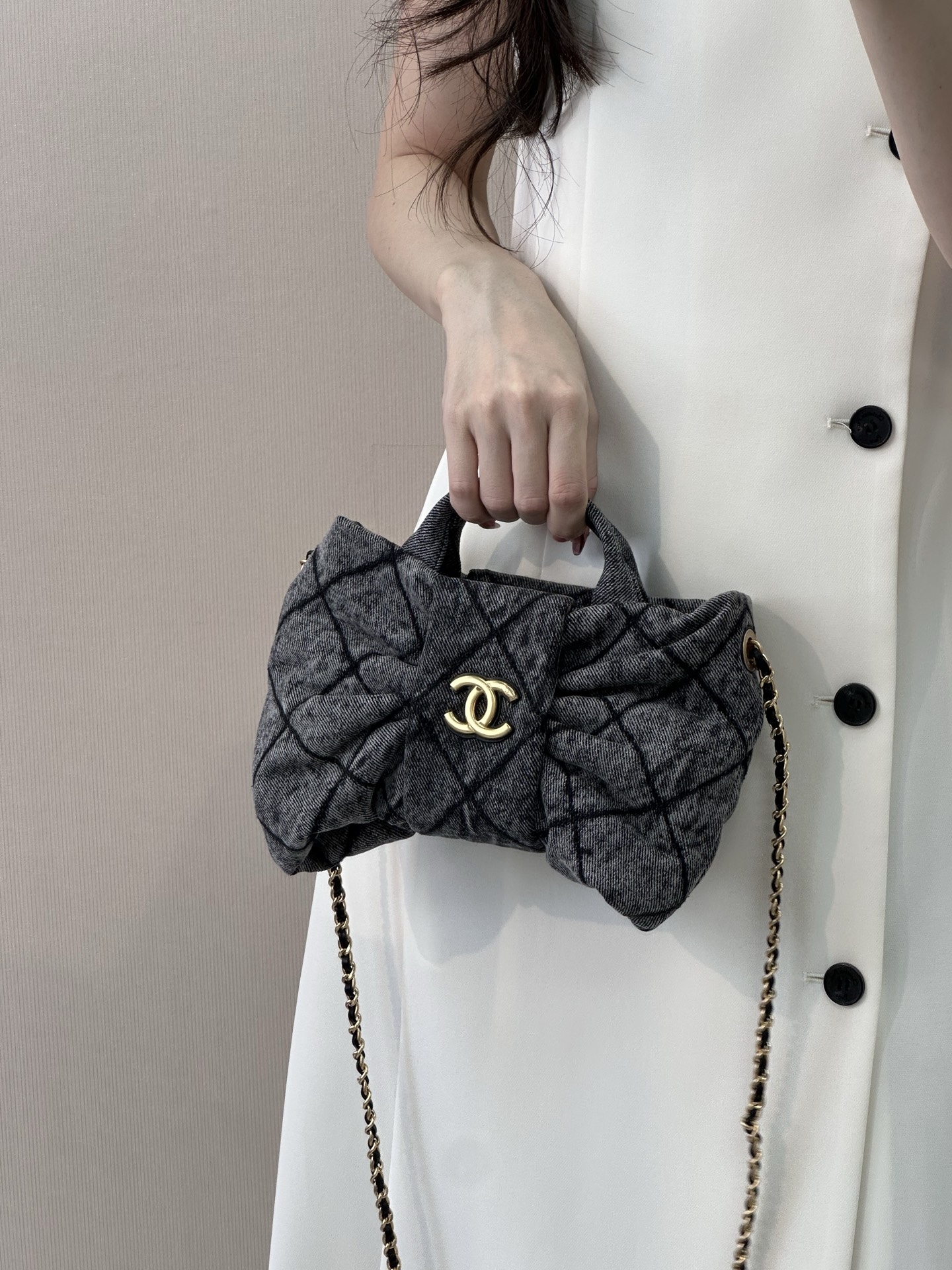 Chanel Butterfly-Bow Crossbody Bag - Image 3
