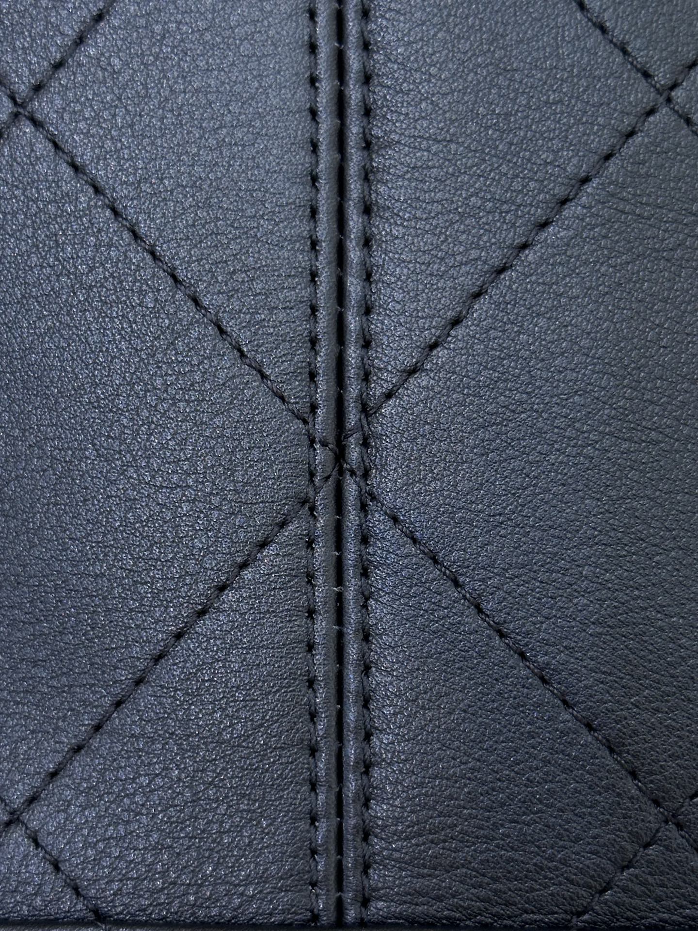 Chanel 5657 Large Size Handbag - Image 3