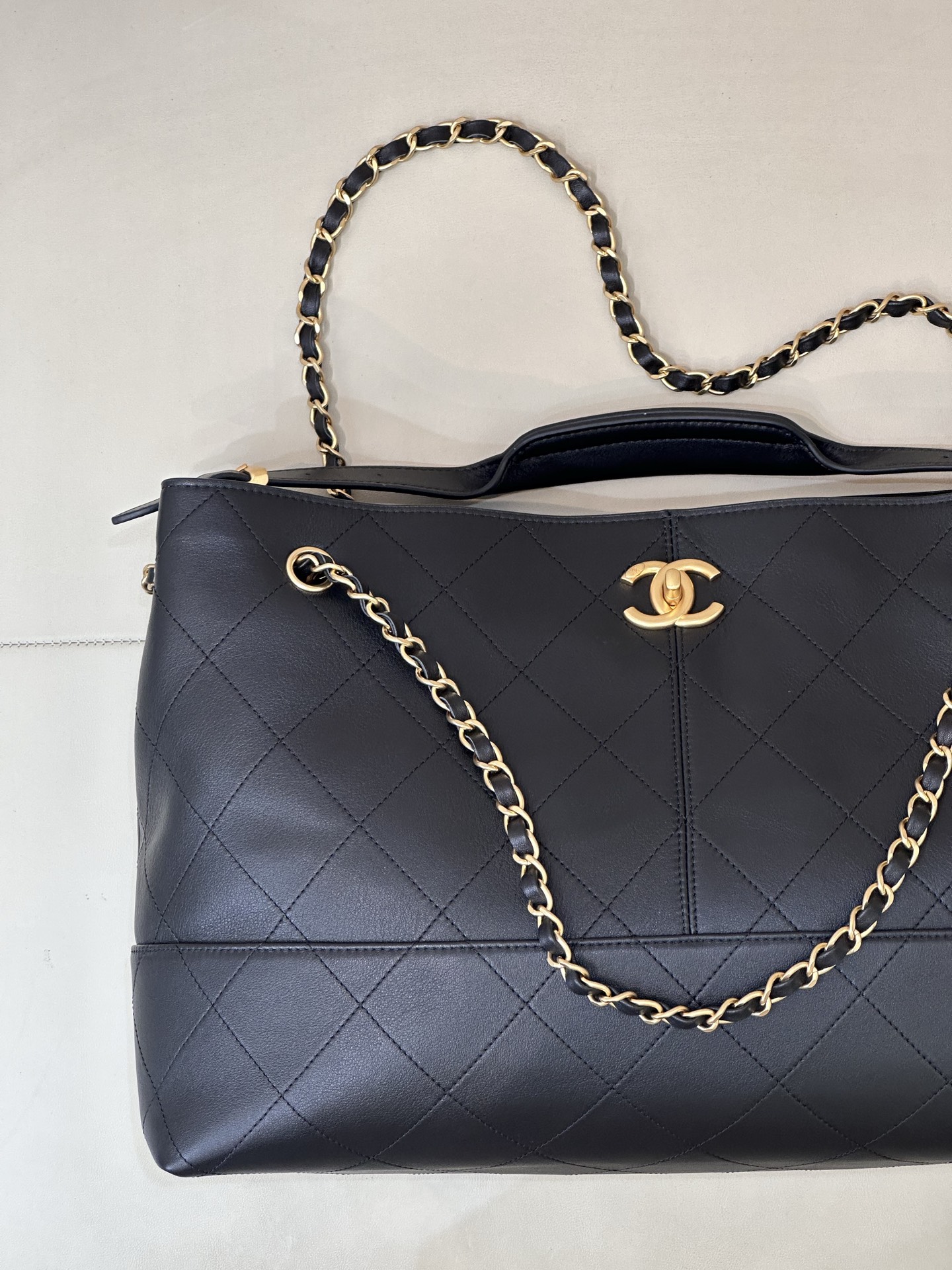 Chanel 5657 Large Size Handbag - Image 3