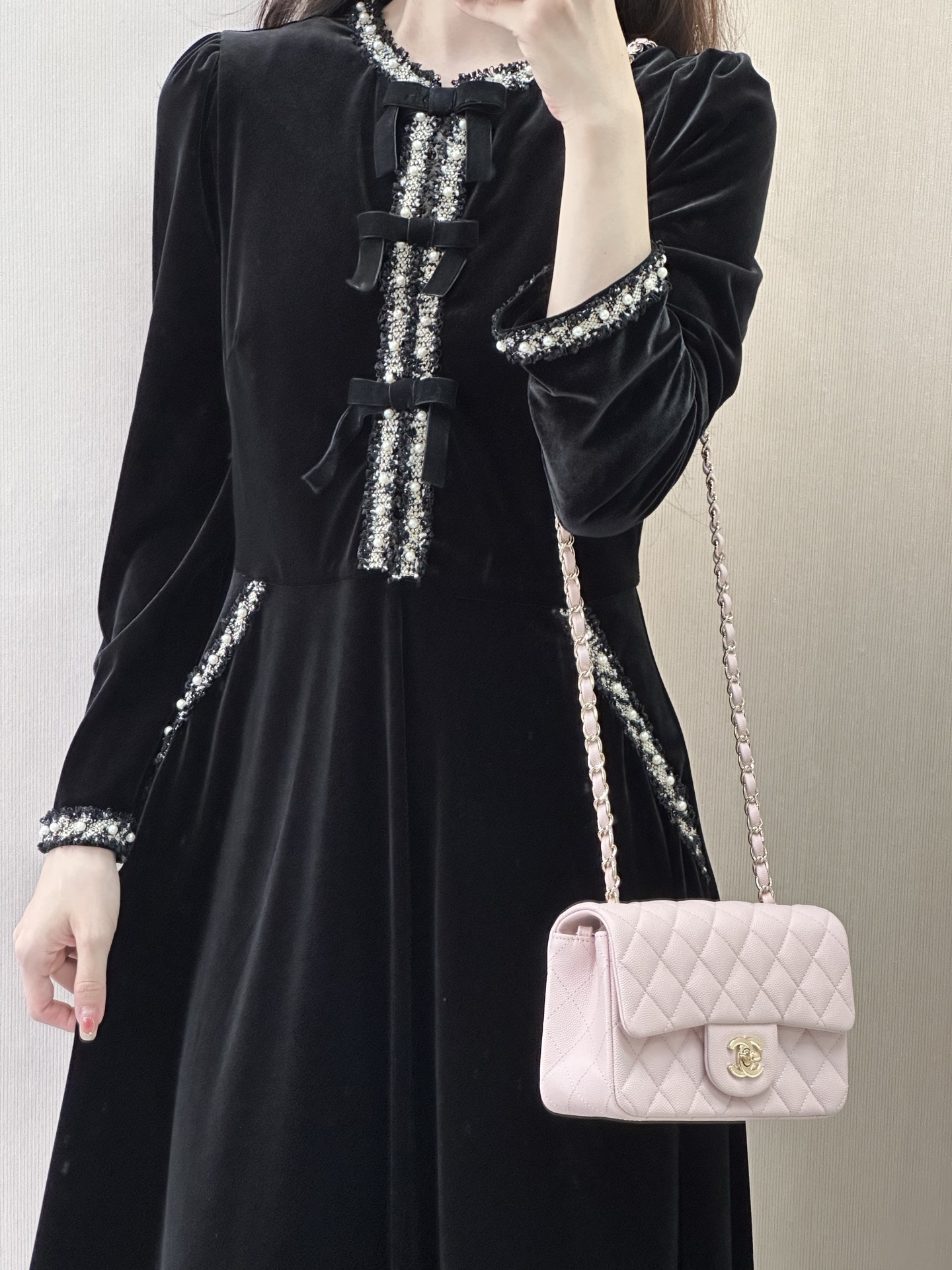 Chanel Classic Flap Mini Shoulder Bag in Pink Lambskin - Image 3