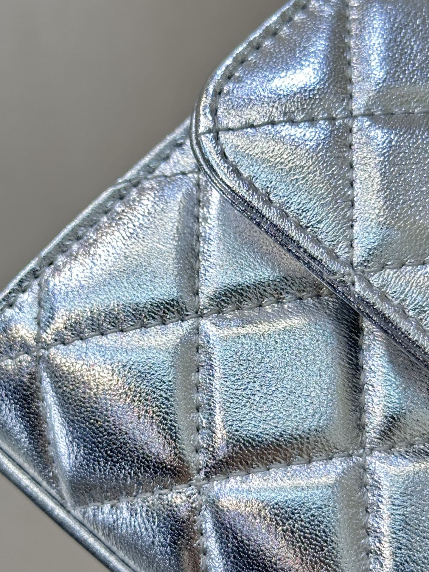 Kelly 25 Top Handle Crossbody Bag - Image 3