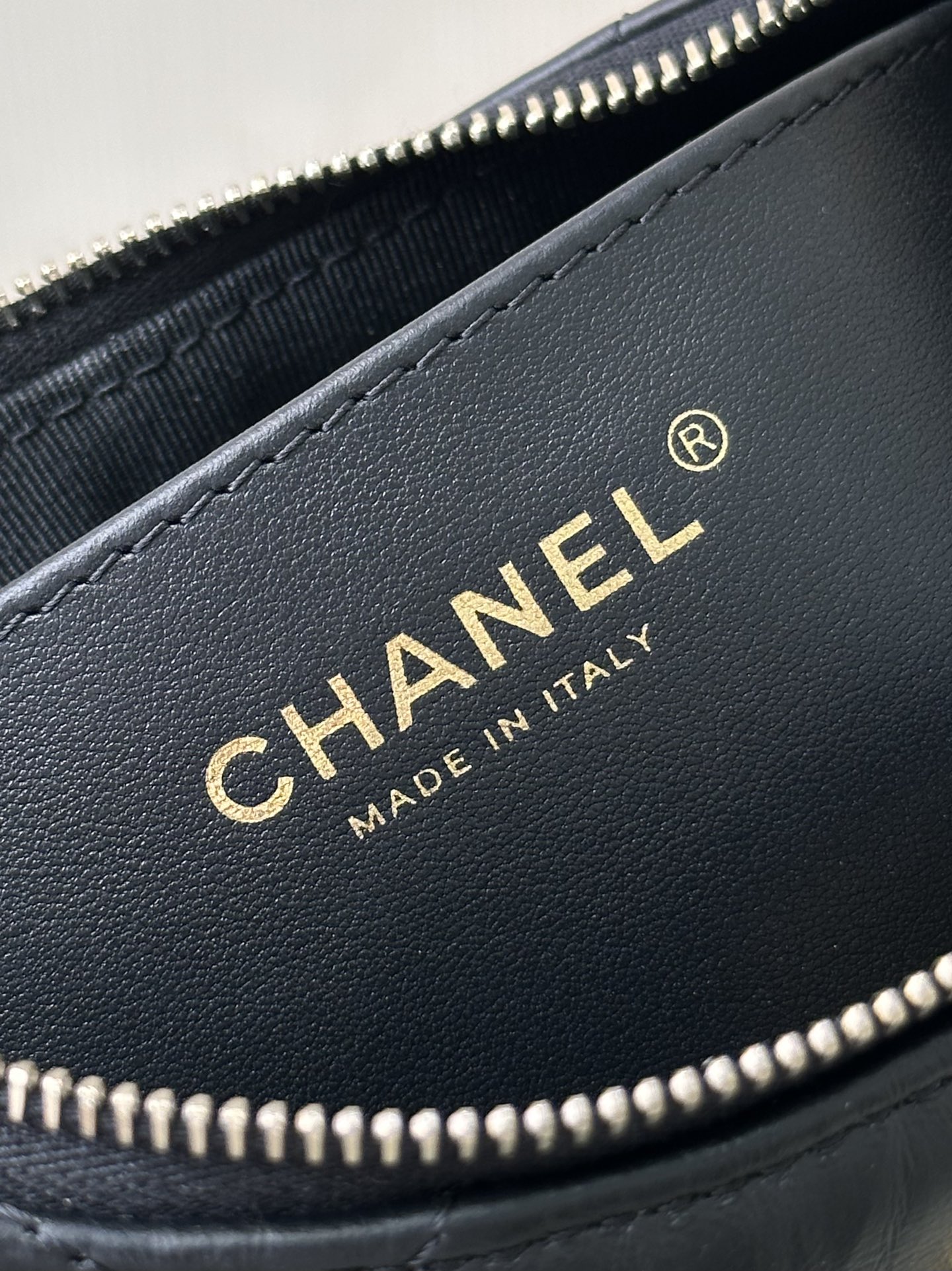 Chanel 23K Small Chain Shoulder Bag 4422 - Image 3