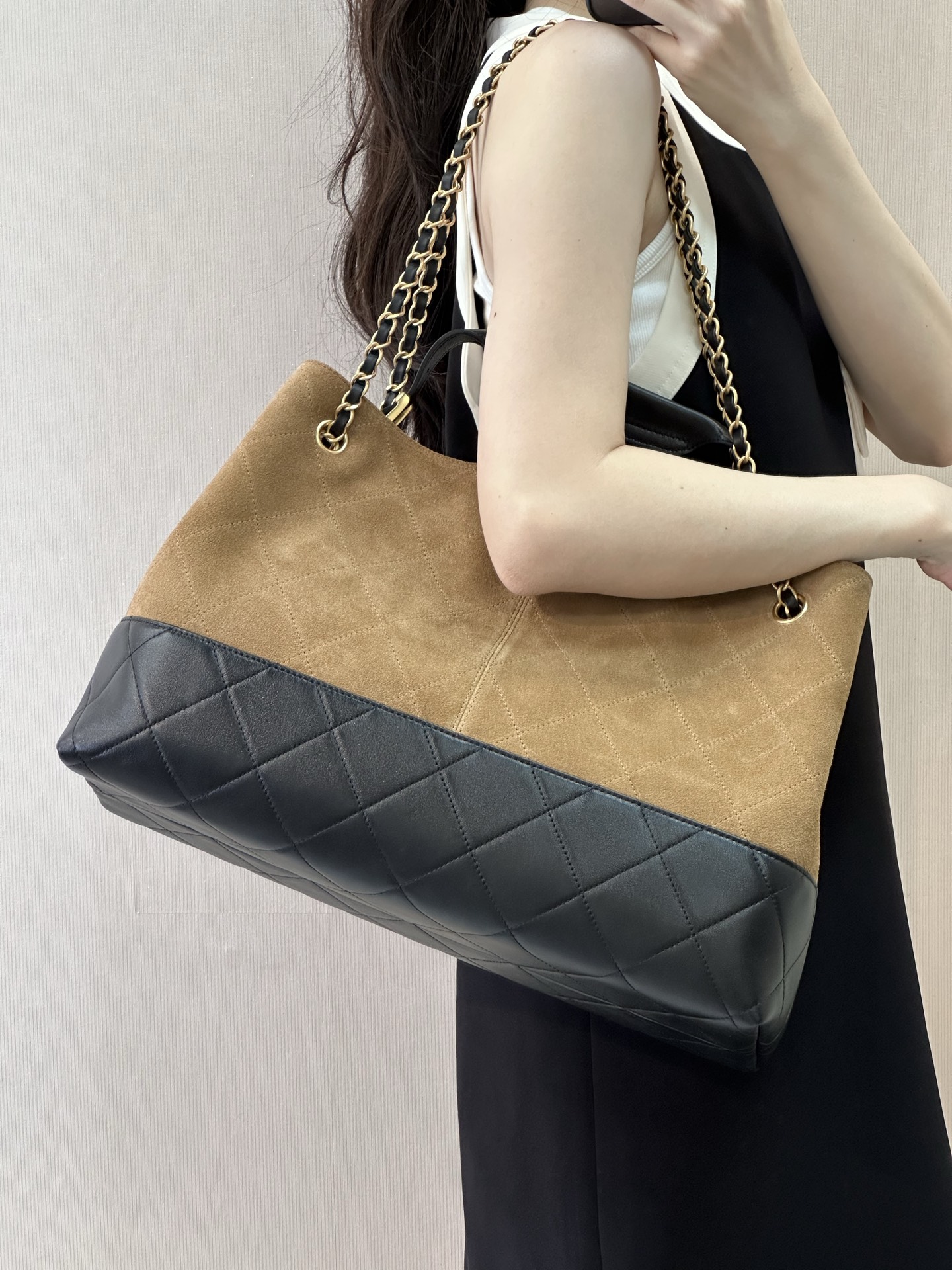 Chanel 5657 Large Deerskin Shoulder Bag - Image 3