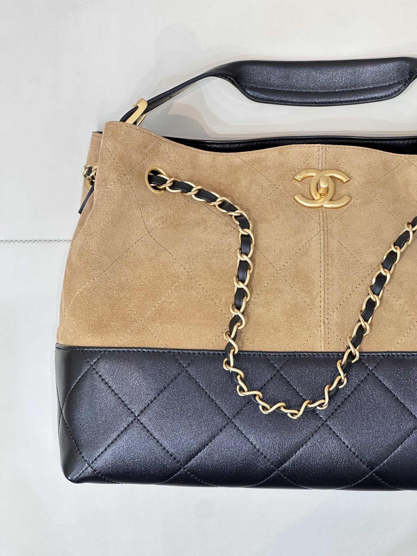 Chanel Craft Workshop Handbag, 14.17 x 9.45 x 4.72 in - Image 3