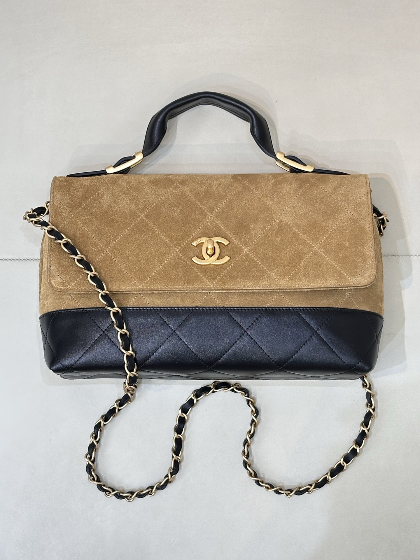 Chanel Deer Leather Messenger Bag - Image 3