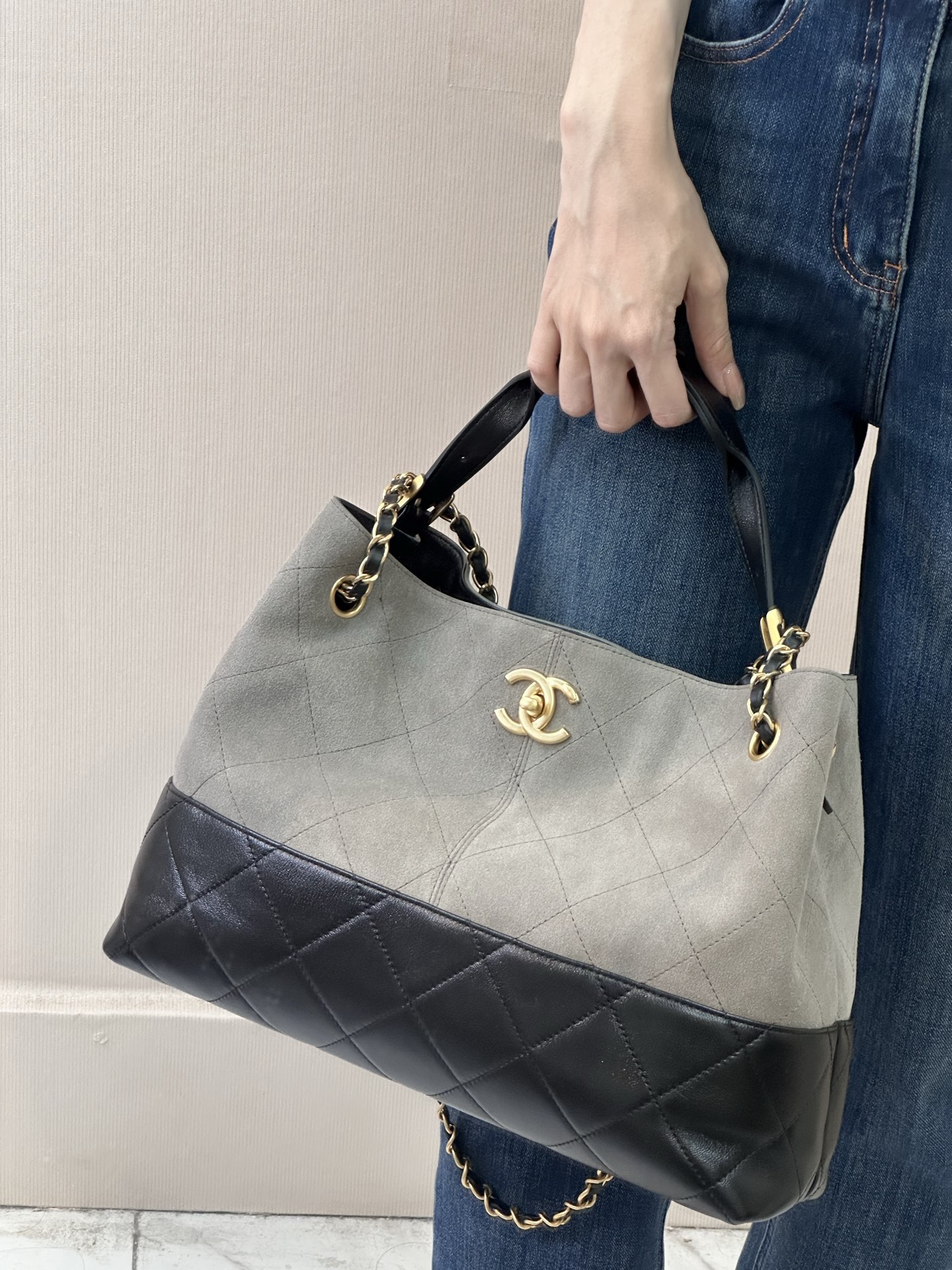 Leather Box Handbag with Geometric Pattern - Image 3